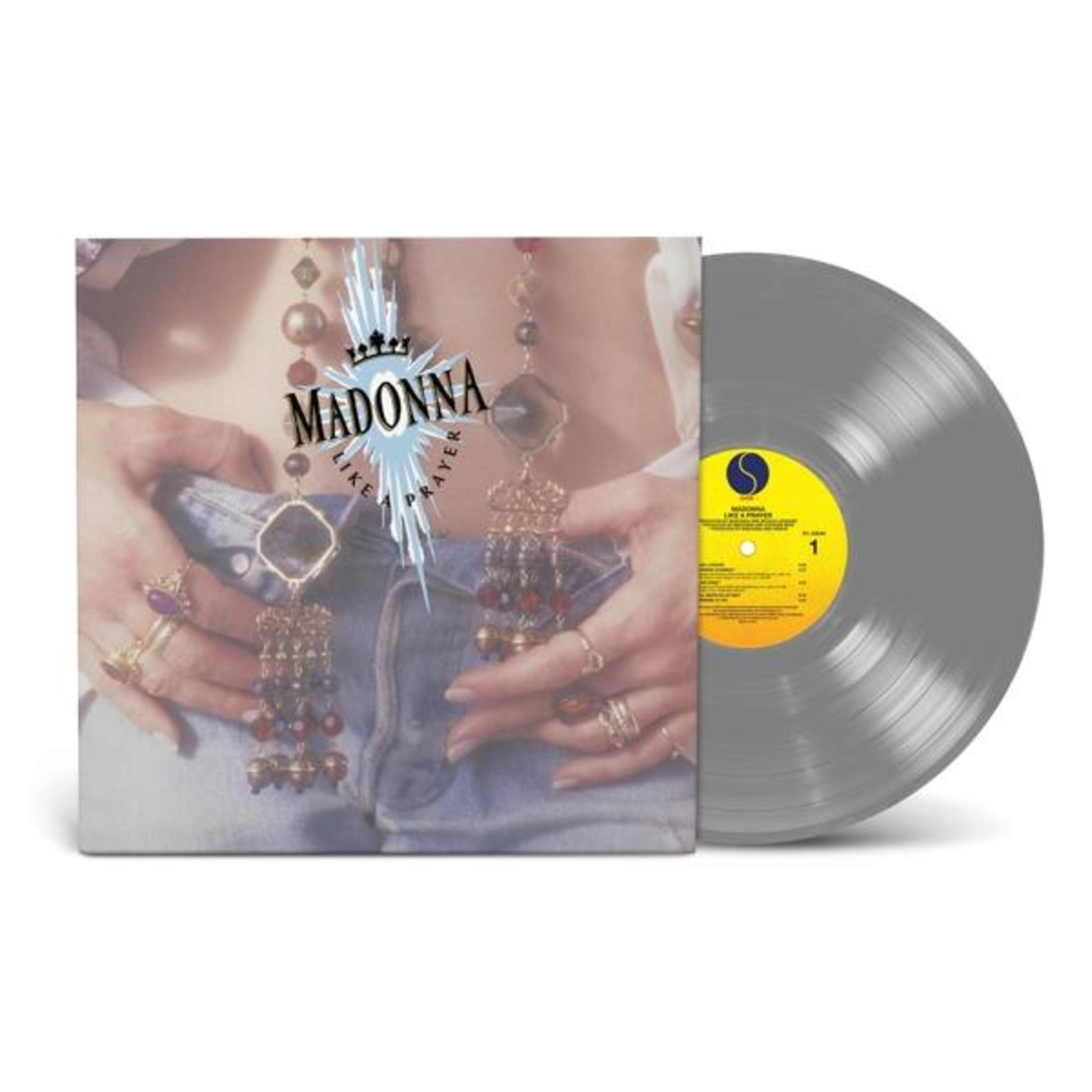 Madonna albumhoes, handen van een vrouw over jeans, zilver vinyl.