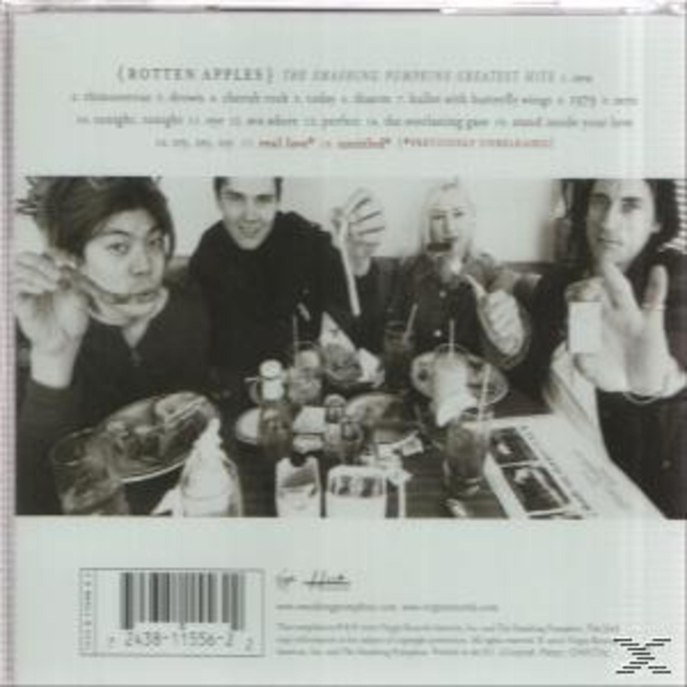 Pochette d'album avec quatre personnes à table. Nourriture et boissons visibles. Texte en haut.