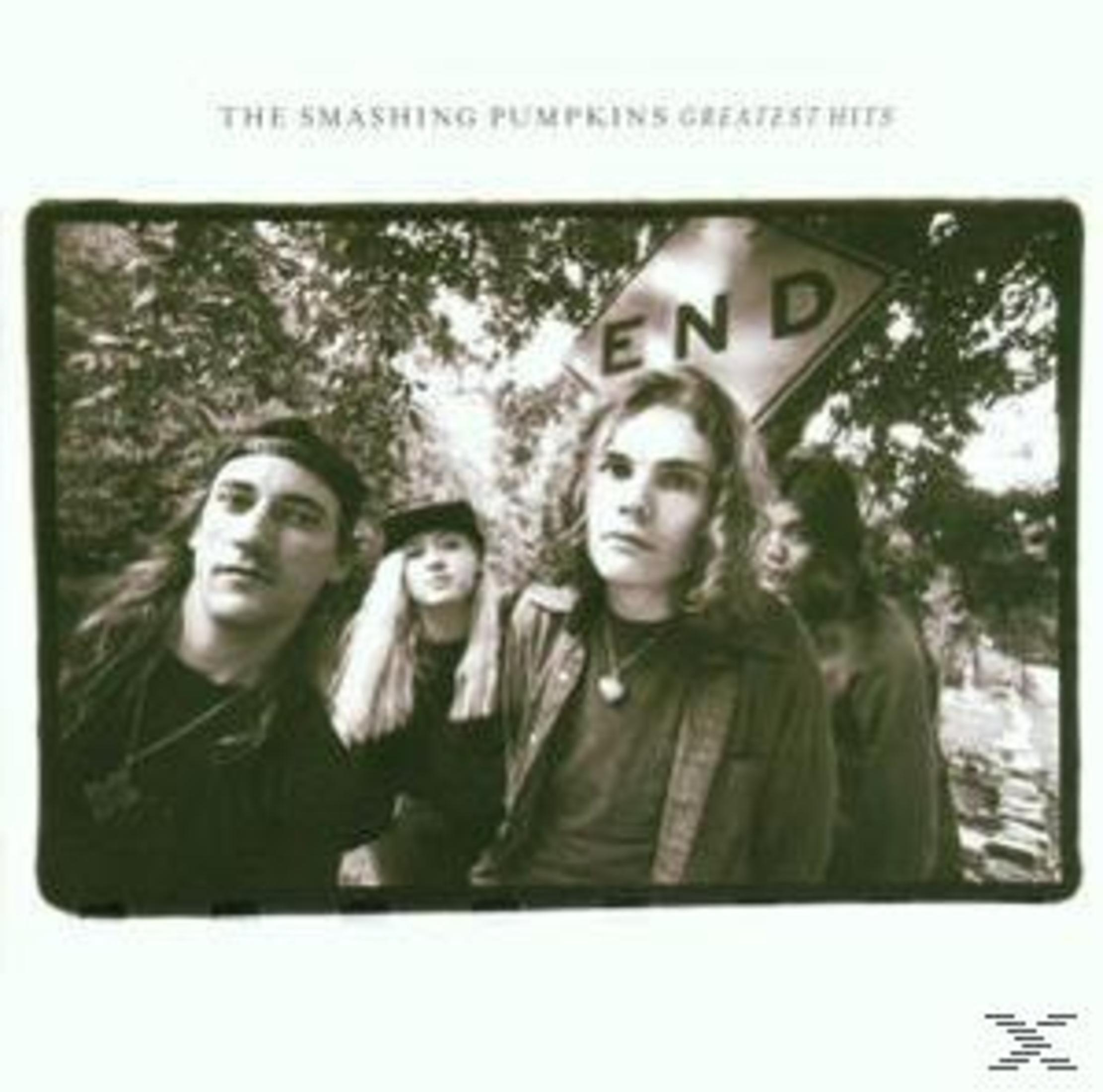 The Smashing Pumpkins, pochette de l'album. Membres du groupe et un panneau de rue indiquant FIN.