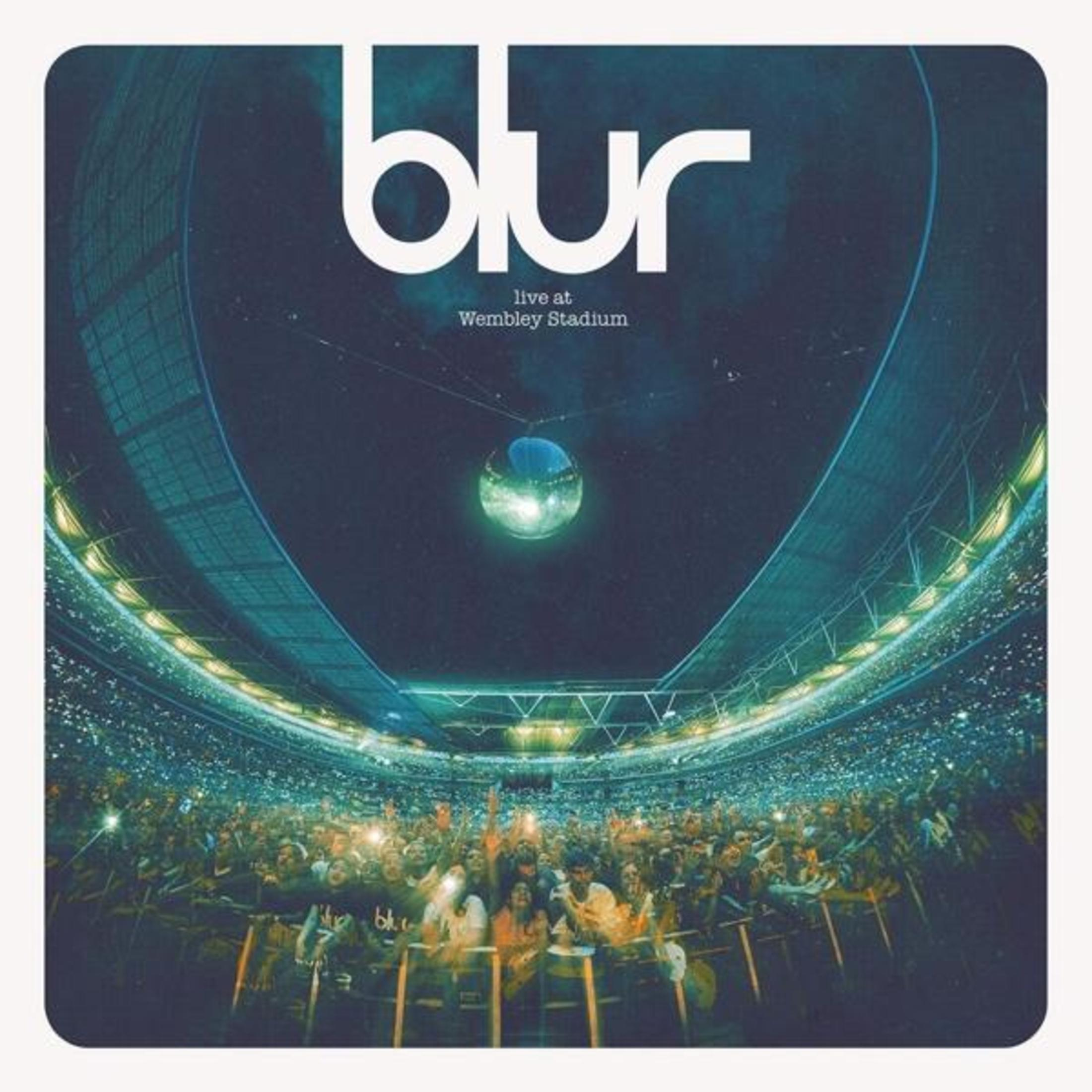 Folla del concerto nello stadio, luci del palco, Blur dal vivo allo stadio di Wembley.