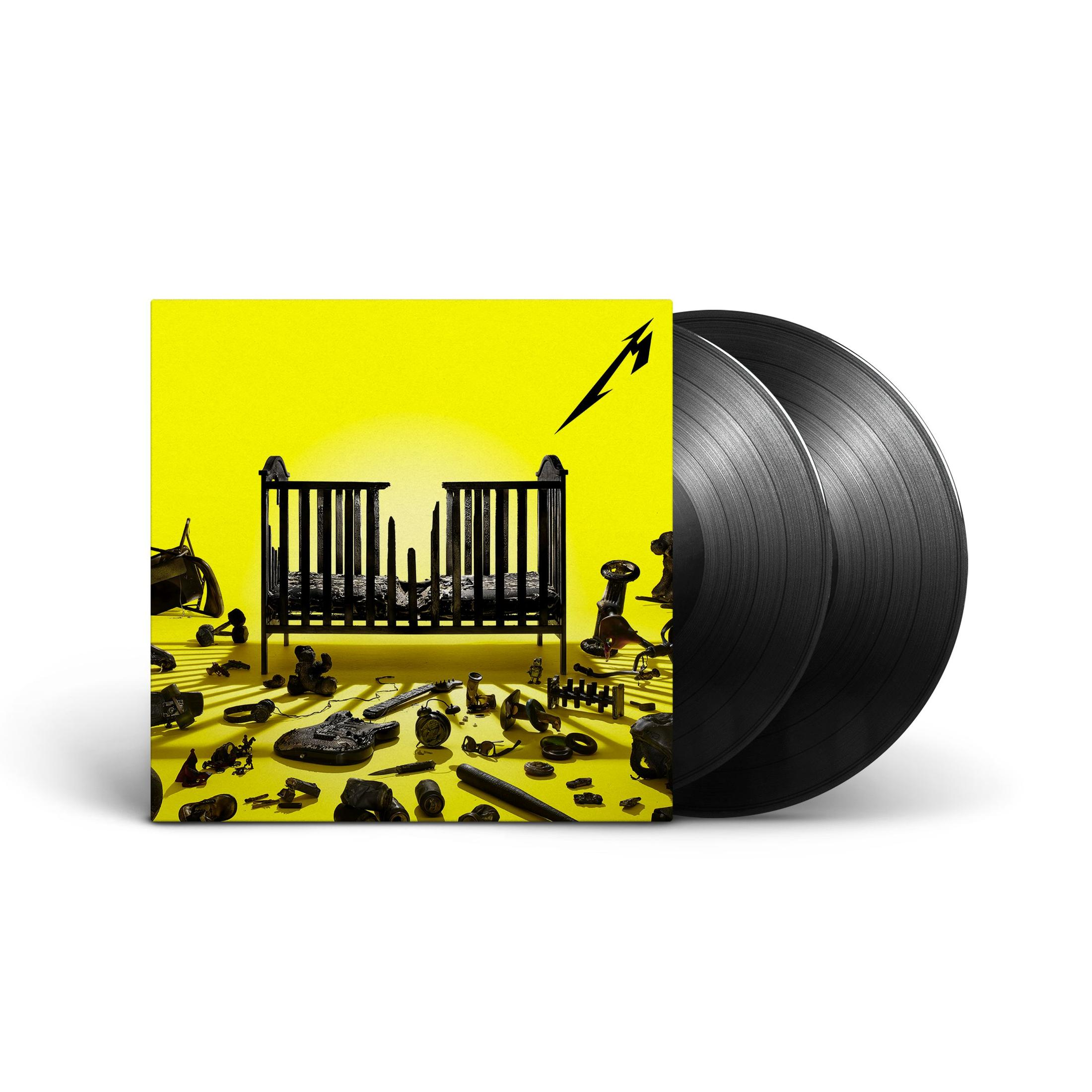 Albumhoes, gele achtergrond, zwarte vinylplaten, verspreide objecten.