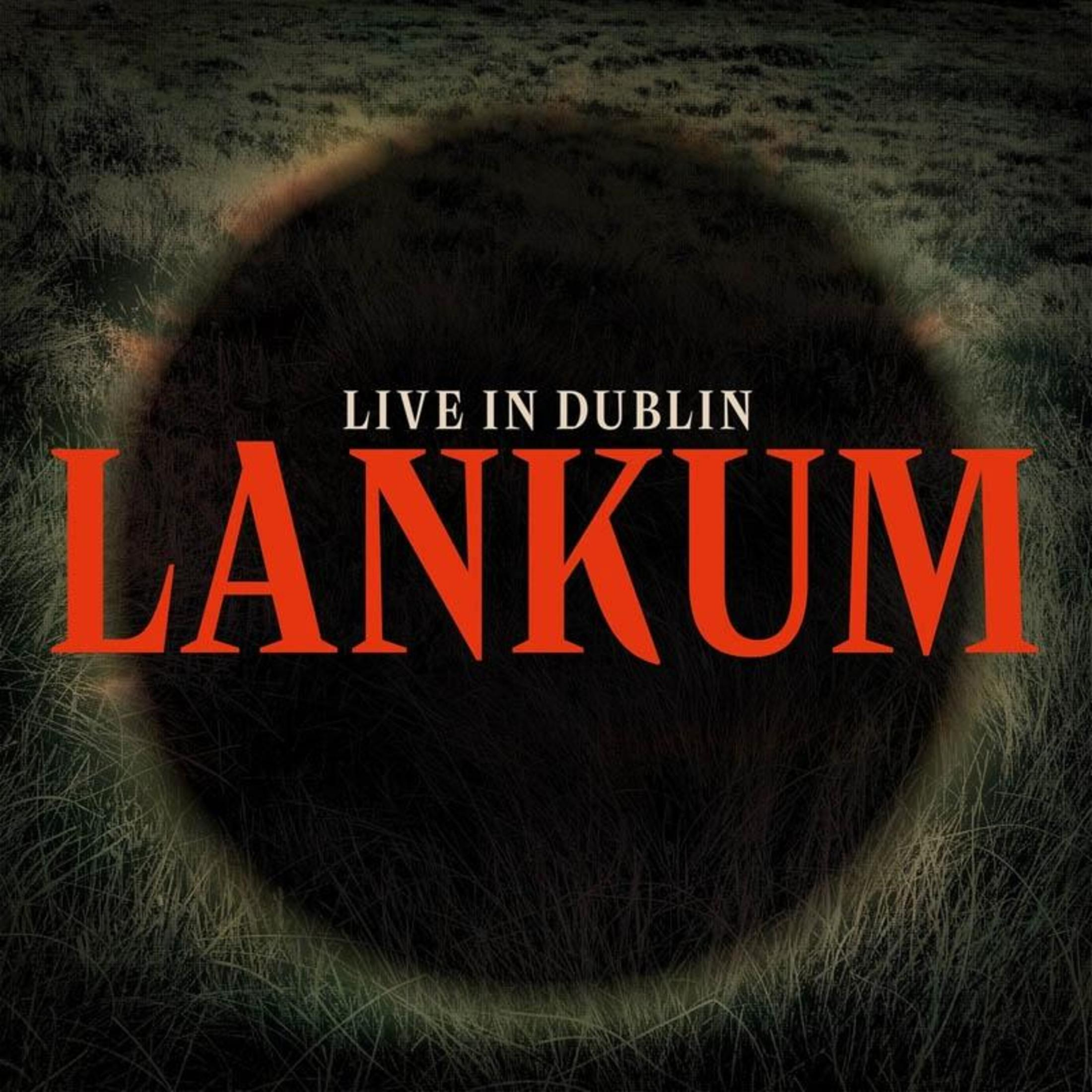 Albumhoes met "LANKUM" in oranje, tegen donkere achtergrond met cirkelvormig effect.