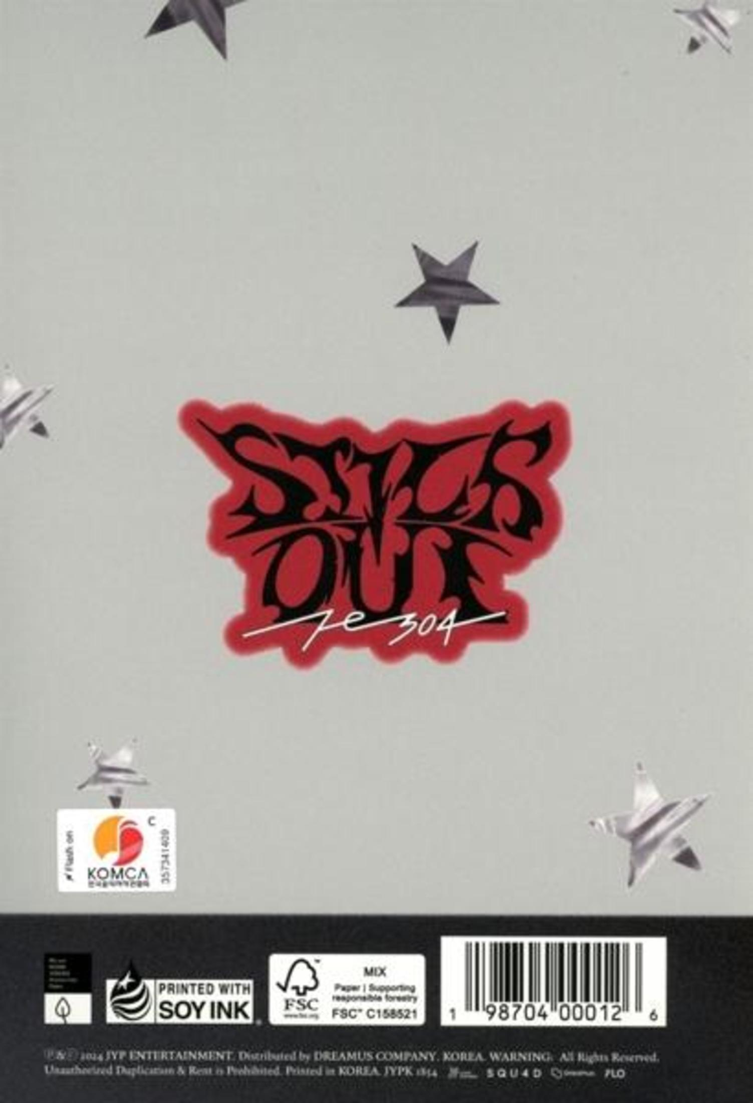 Achterkant van album. Tekst: STAYS OUT. Rode tekst op witte achtergrond met sterstickers.