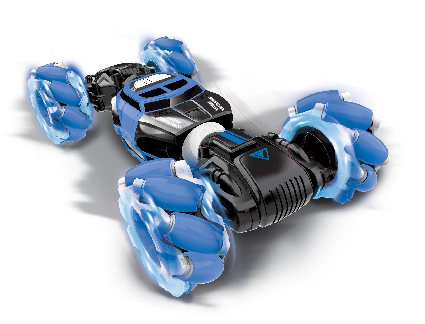 Coche RC azul. Cuatro ruedas, azul y negro, ruedas girando, sombra debajo, fondo blanco.