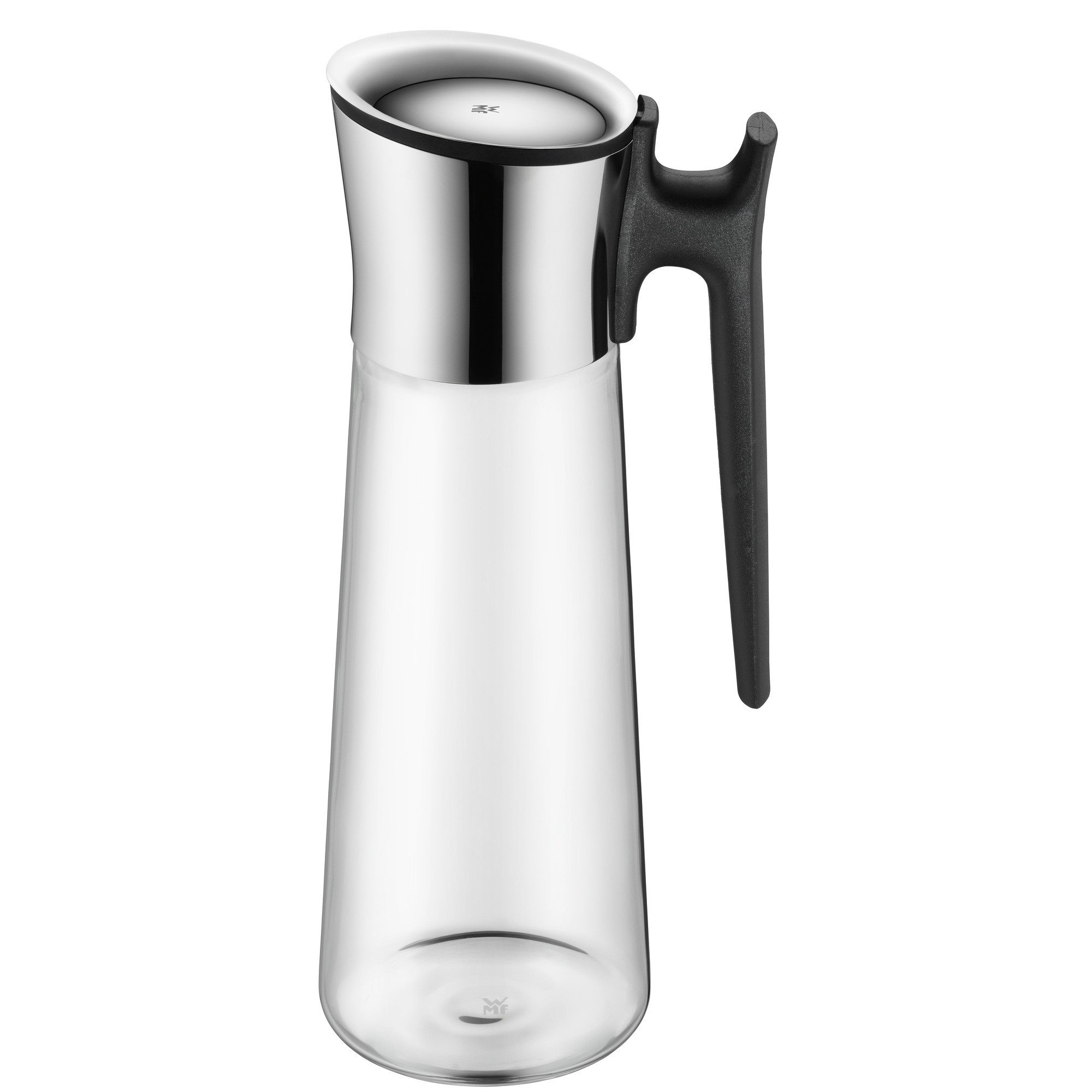 Brocca in vetro con coperchio in acciaio inox e manico nero.