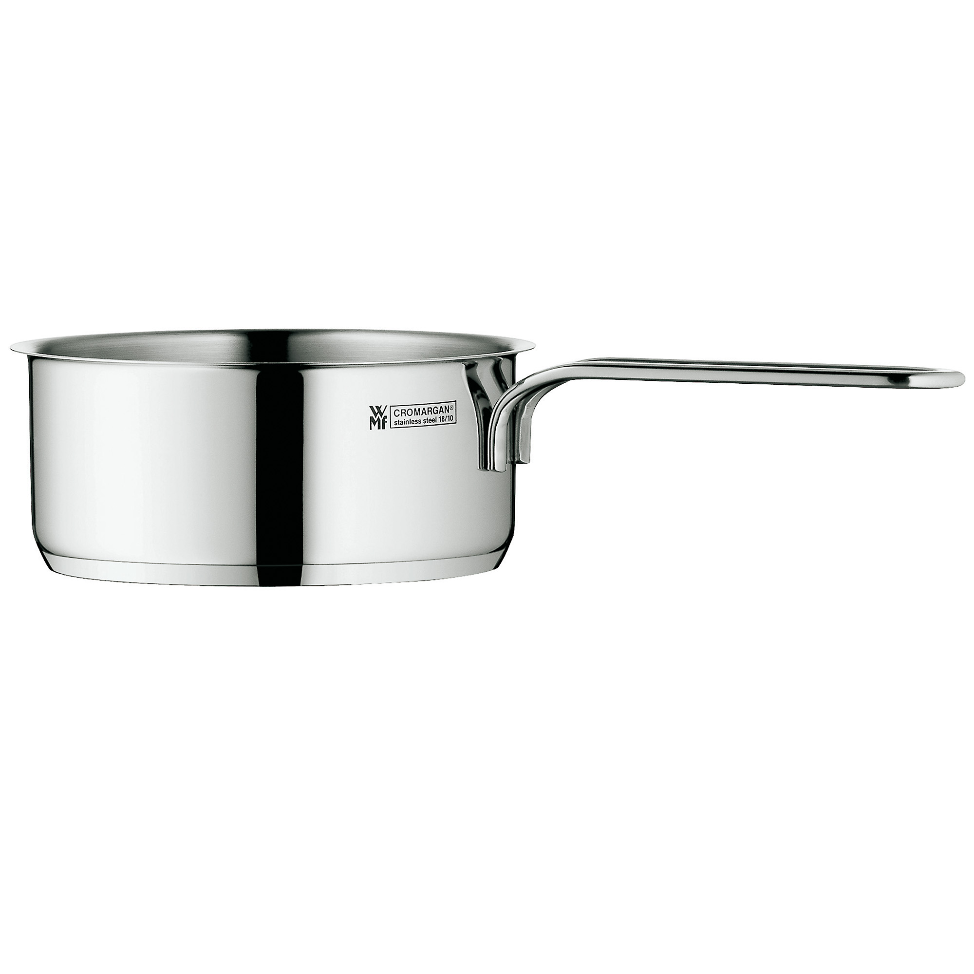 Casserole en acier inoxydable avec une poignée. La casserole est brillante et a une étiquette.