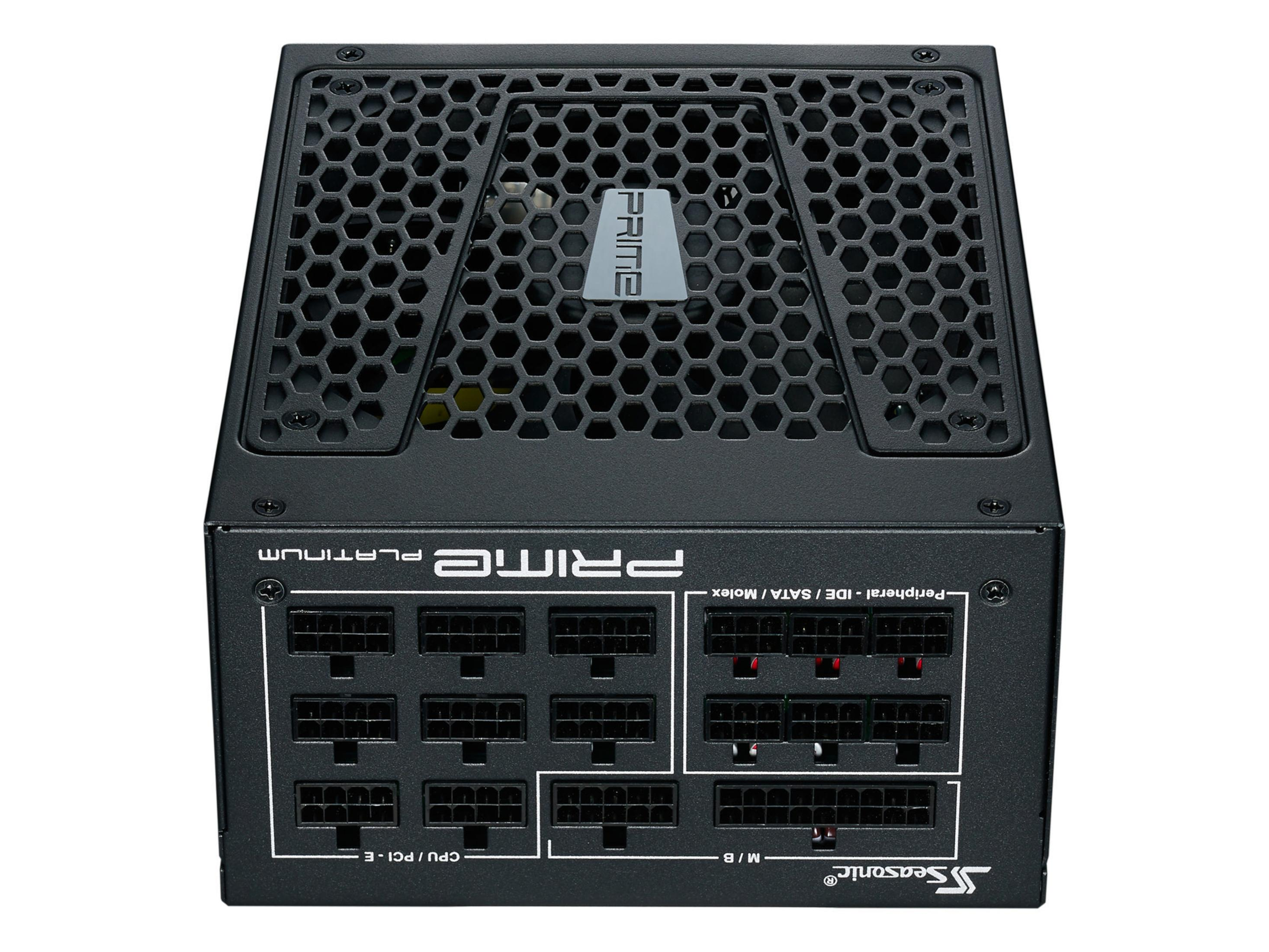 Alimentatore per computer nero con molti connettori. La parte superiore è un design a nido d'ape e presenta il marchio PRIME.