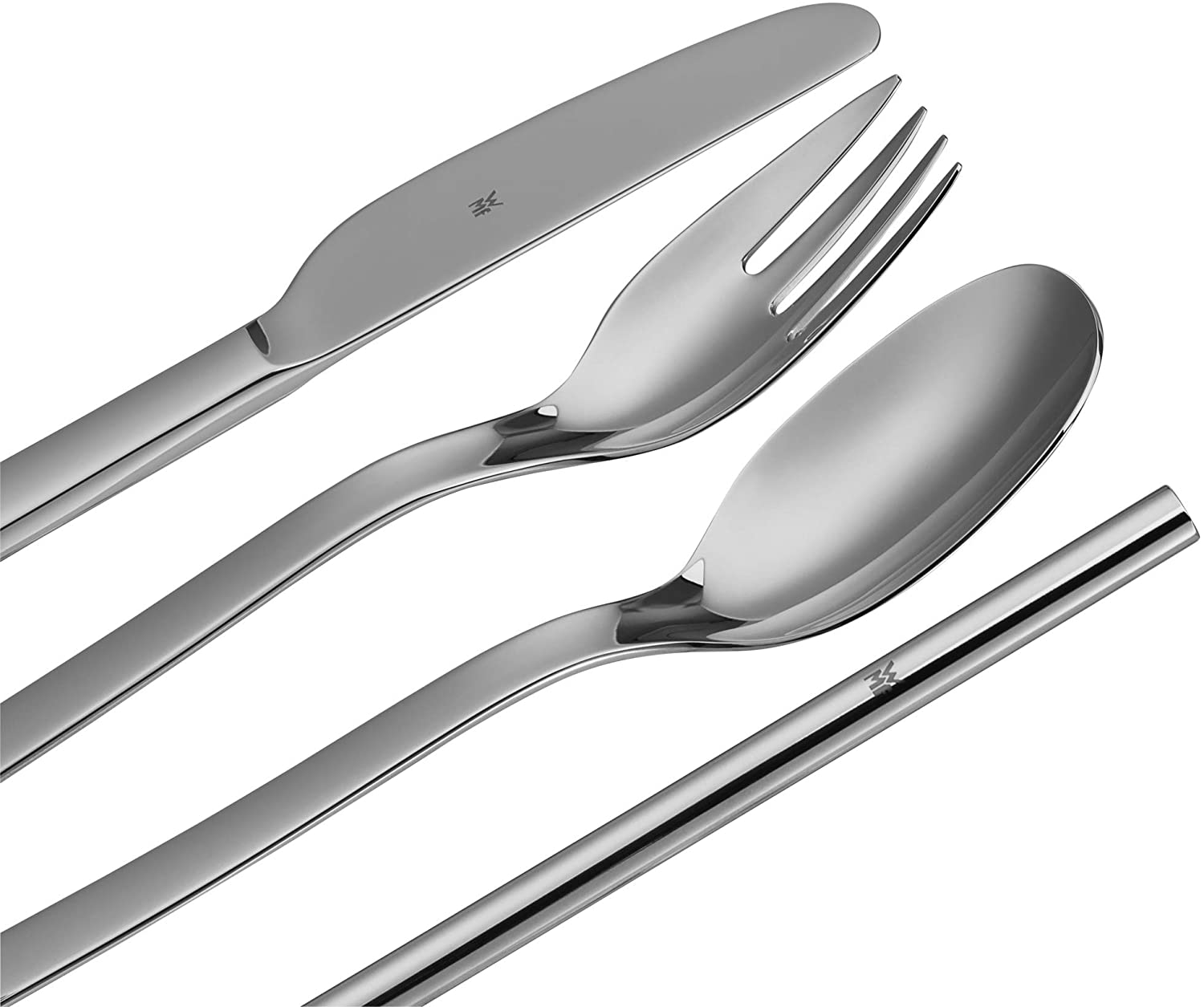 Silbernes Besteckset: Messer, Gabel, Löffel und ein Strohhalm. Die Gegenstände sind auf weißem Hintergrund.