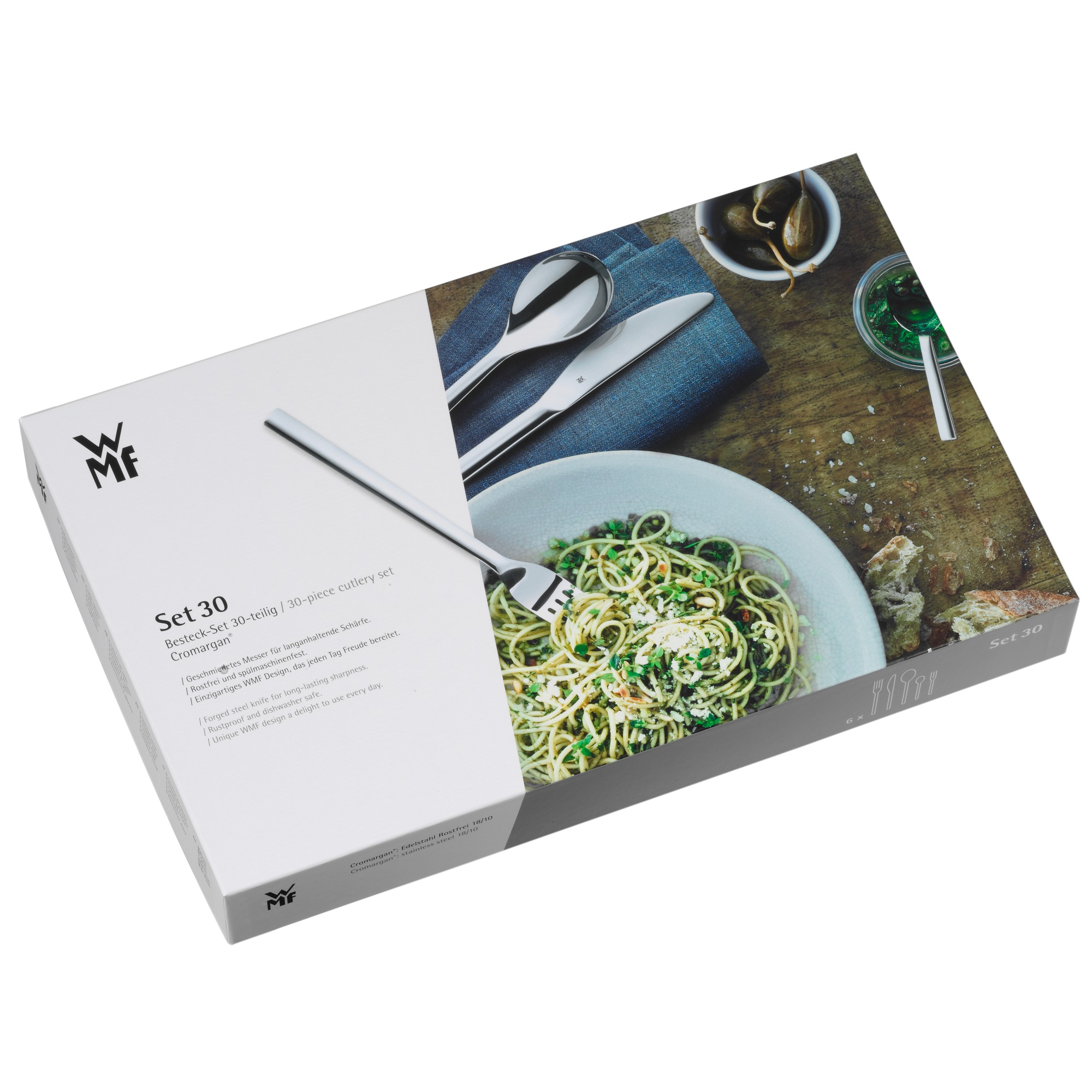 Besteckset-Box mit Gabel, Löffel und Messer. Pasta mit Parmesan-Käse.