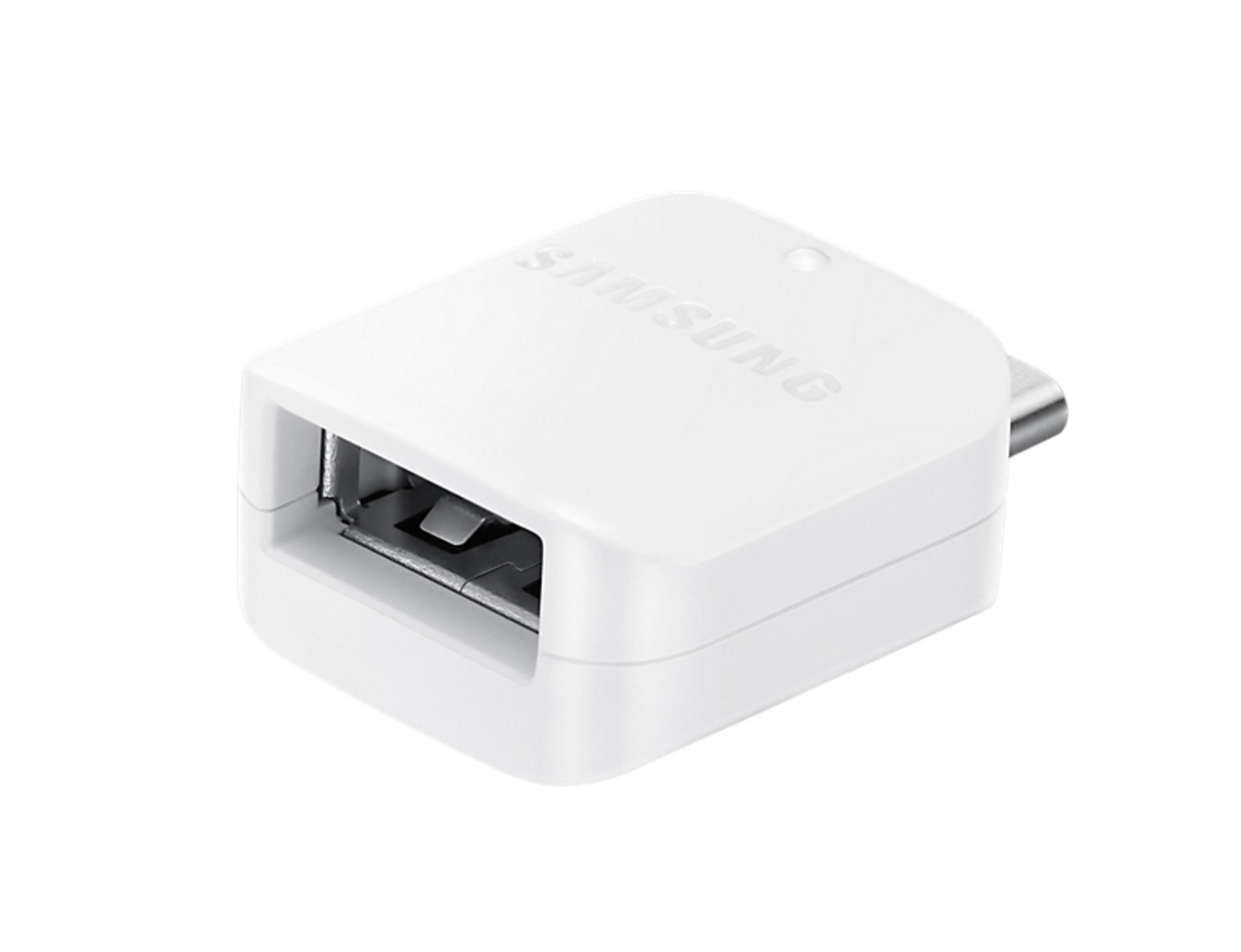 Un adaptador USB-C a USB-A blanco sobre un fondo blanco.