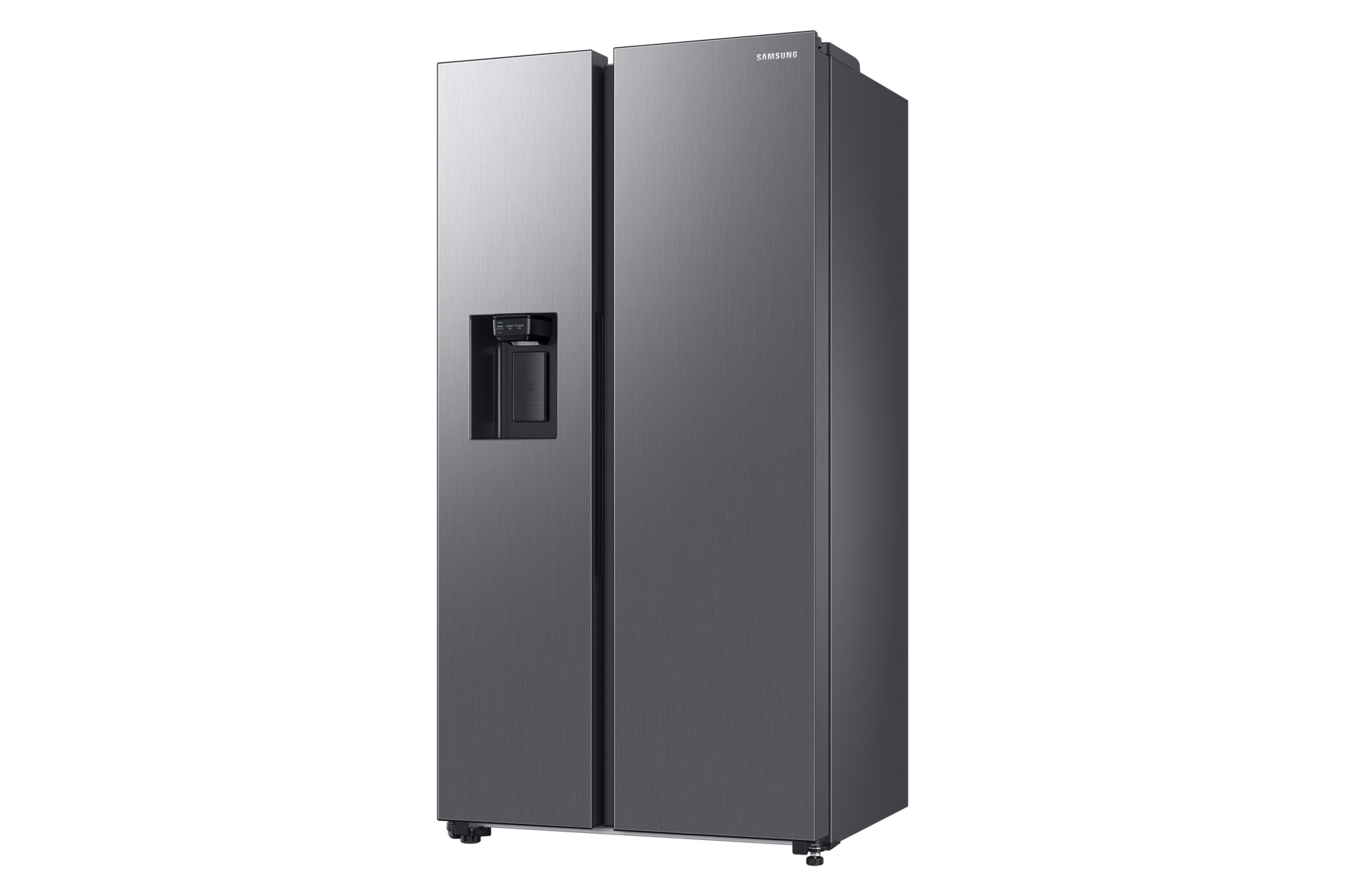 Ein großer, silberfarbener Side-by-Side-Kühlschrank mit Wasserspender und schwarzem Hintergrund.