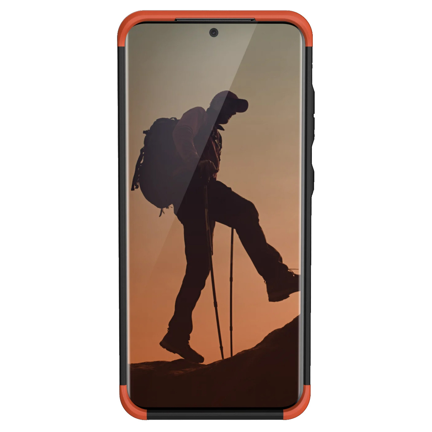 Een telefoon in een oranje en zwarte hoes. Een wandelaar staat op het scherm en loopt op een berg.