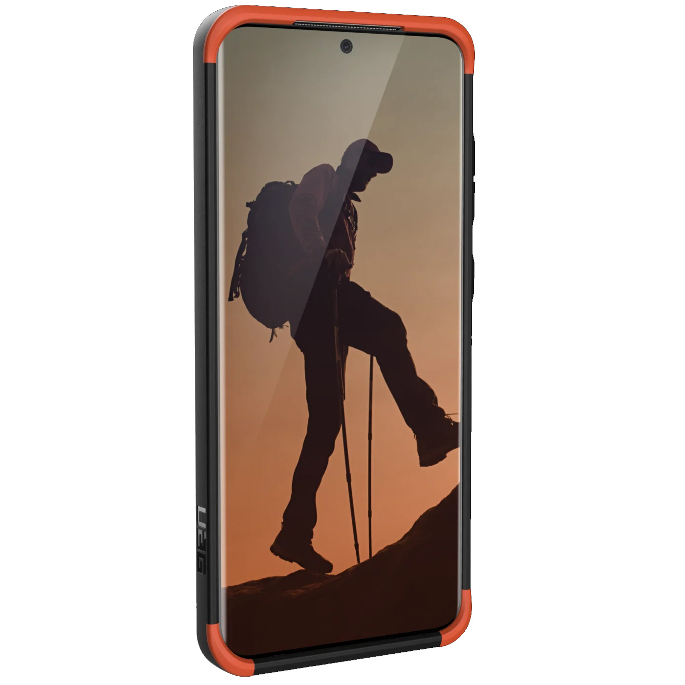Telefoon in oranje/zwarte hoes, wandelaar op scherm. Zonsondergang achtergrond.