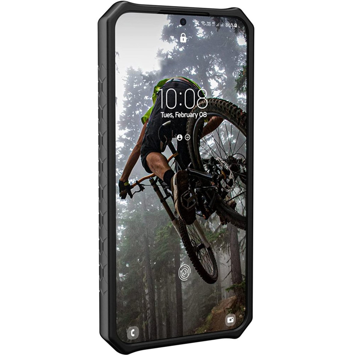Telefon in einer schwarzen Schutzhülle mit einem Mountainbike-Fahrer auf einem Trail. Die Hülle ist schwarz.