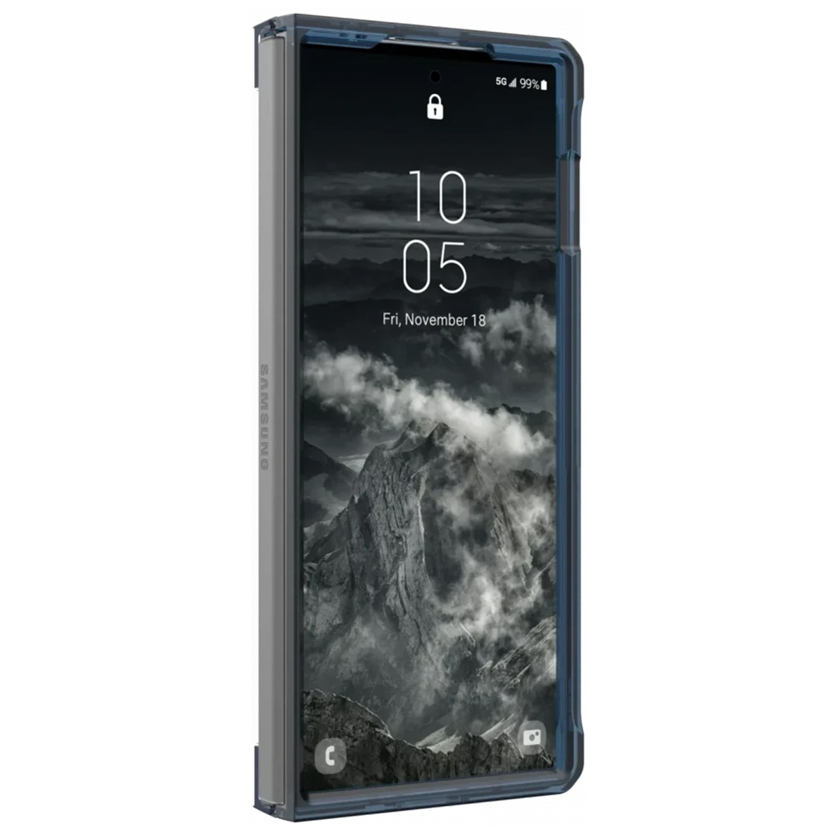 Smartphone in custodia trasparente, mostra la schermata di blocco con data e ora, e un'immagine di montagna.