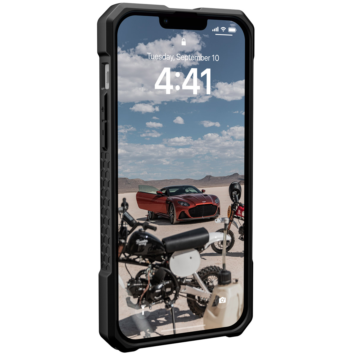 Ein Telefon mit Hülle zeigt 4:41, mit Autos und Motorrädern.