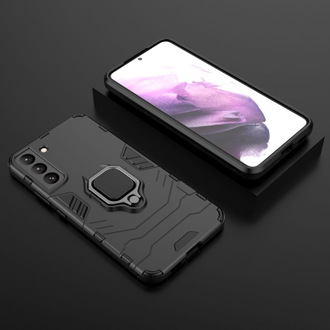 Zwarte telefoonhoes, met de telefoon erin en een ringhouder op de achterkant, op een zwart oppervlak.