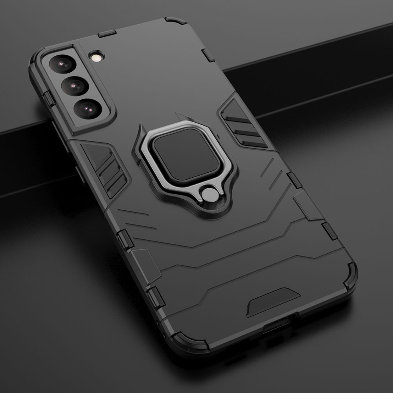 Zwarte telefoonhoes met een ringhouder. De hoes heeft een robuust ontwerp en een donker oppervlak.