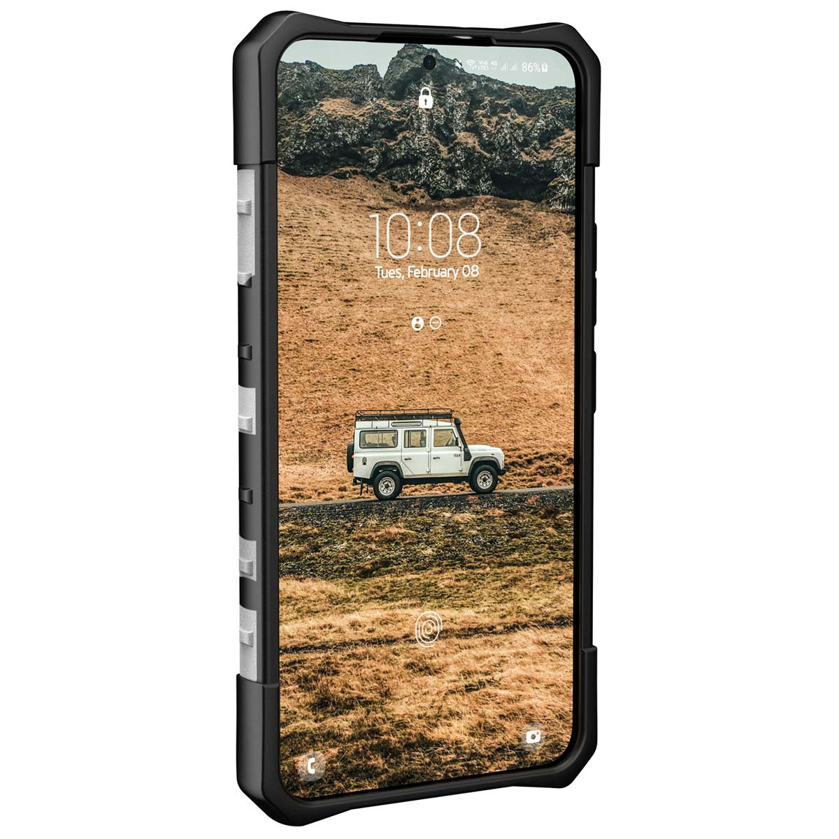 Smartphone mit Schutzhülle, zeigt eine Landschaftsaufnahme von Bergen und einem Auto.