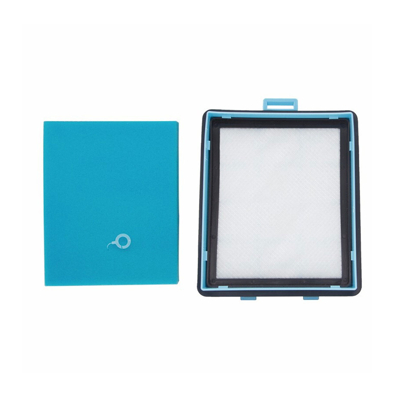 Ein blaues Staubsaugerfilter-Set. Ein Filter ist in einem Rahmen, der andere ein blauer Schaumblock.