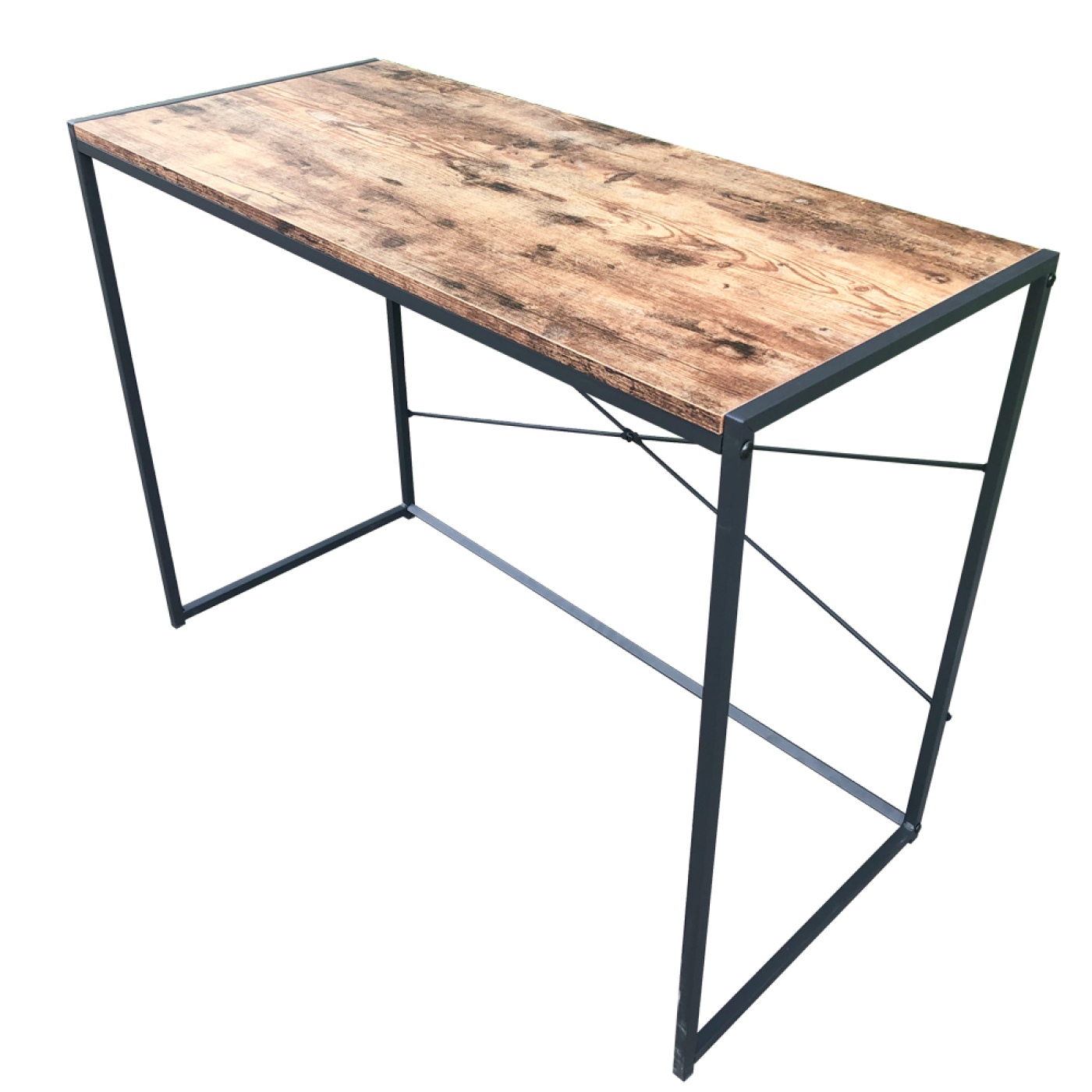 Holzschreibtisch mit schwarzem Metallrahmen, isoliert auf Weiß. Oberseite ist braun, Rahmen ist schwarz.