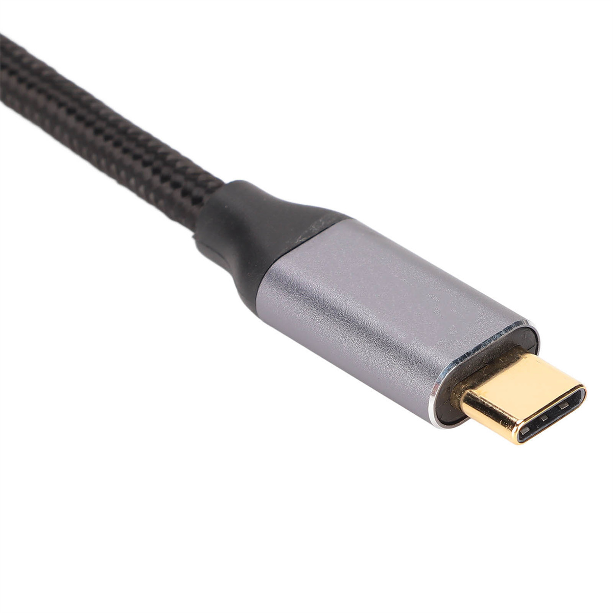 Ein USB-C-Kabel mit grauem Kopf und goldfarbenem Stecker.