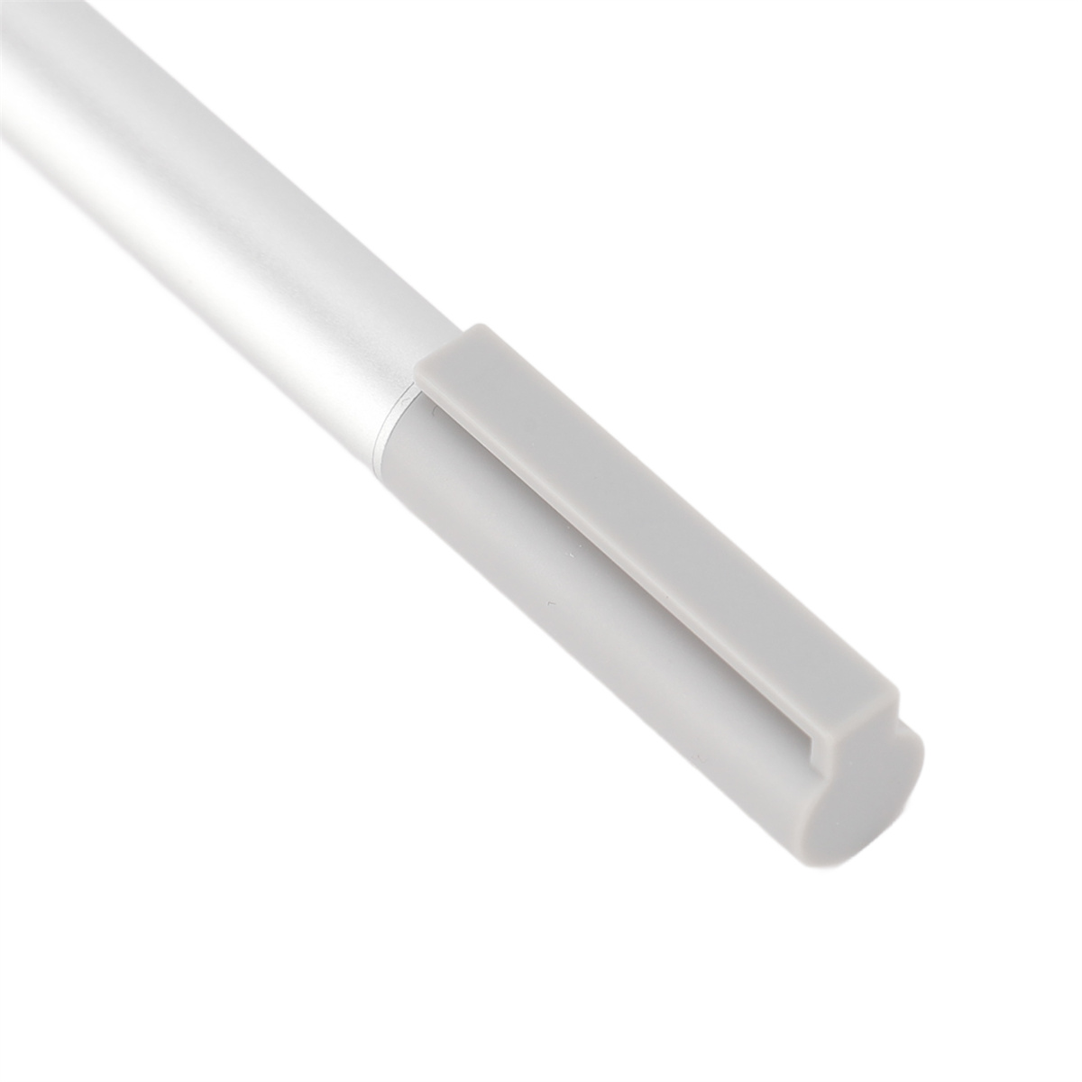 Ein grauer Stift mit grauem Deckel, isoliert auf weißem Hintergrund.
