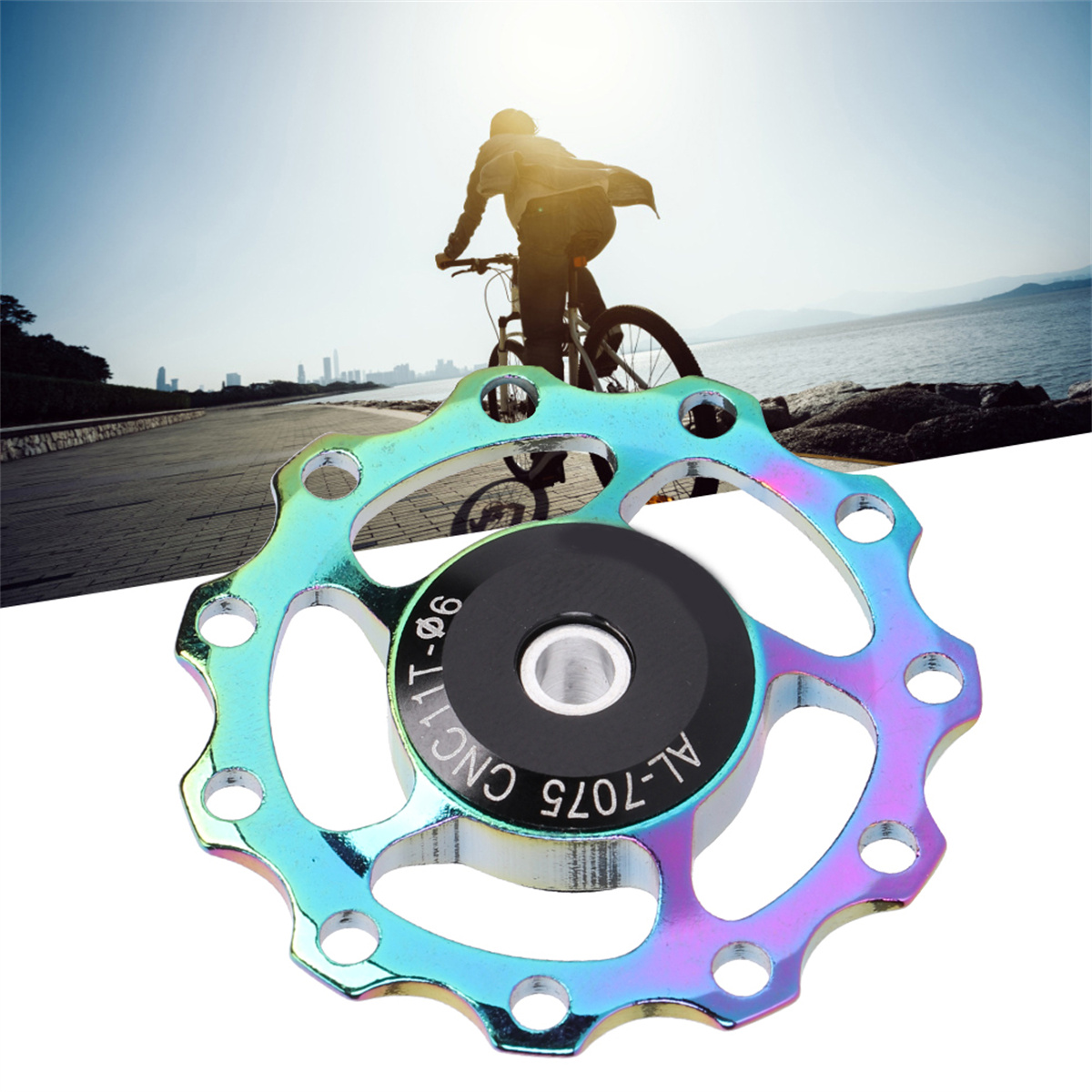 Eine bunte Fahrrad-Schaltungsrolle mit einer Person, die im Hintergrund unter einer hellen Sonne Rad fährt.