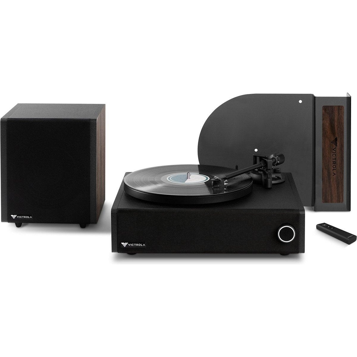 Un tourne-disque avec enceinte et télécommande sur fond blanc.