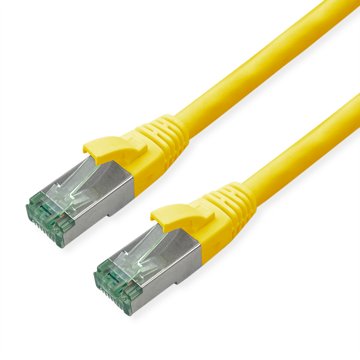 Gele Ethernet-kabel met connectoren. Witte achtergrond.