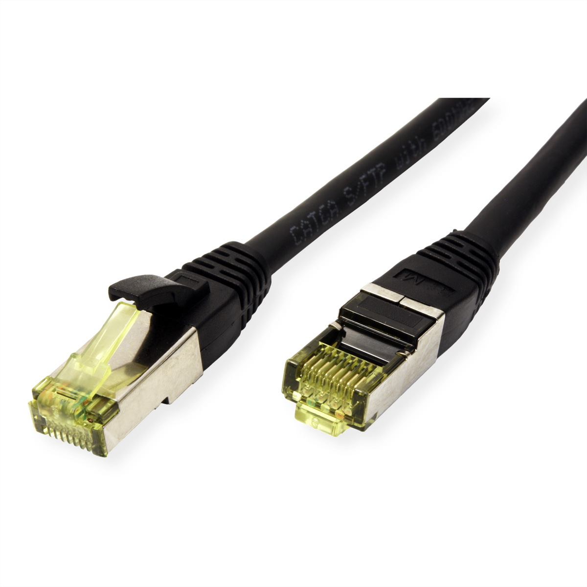Zwarte Ethernet-kabel met connectoren. Gele en groene connectoren.