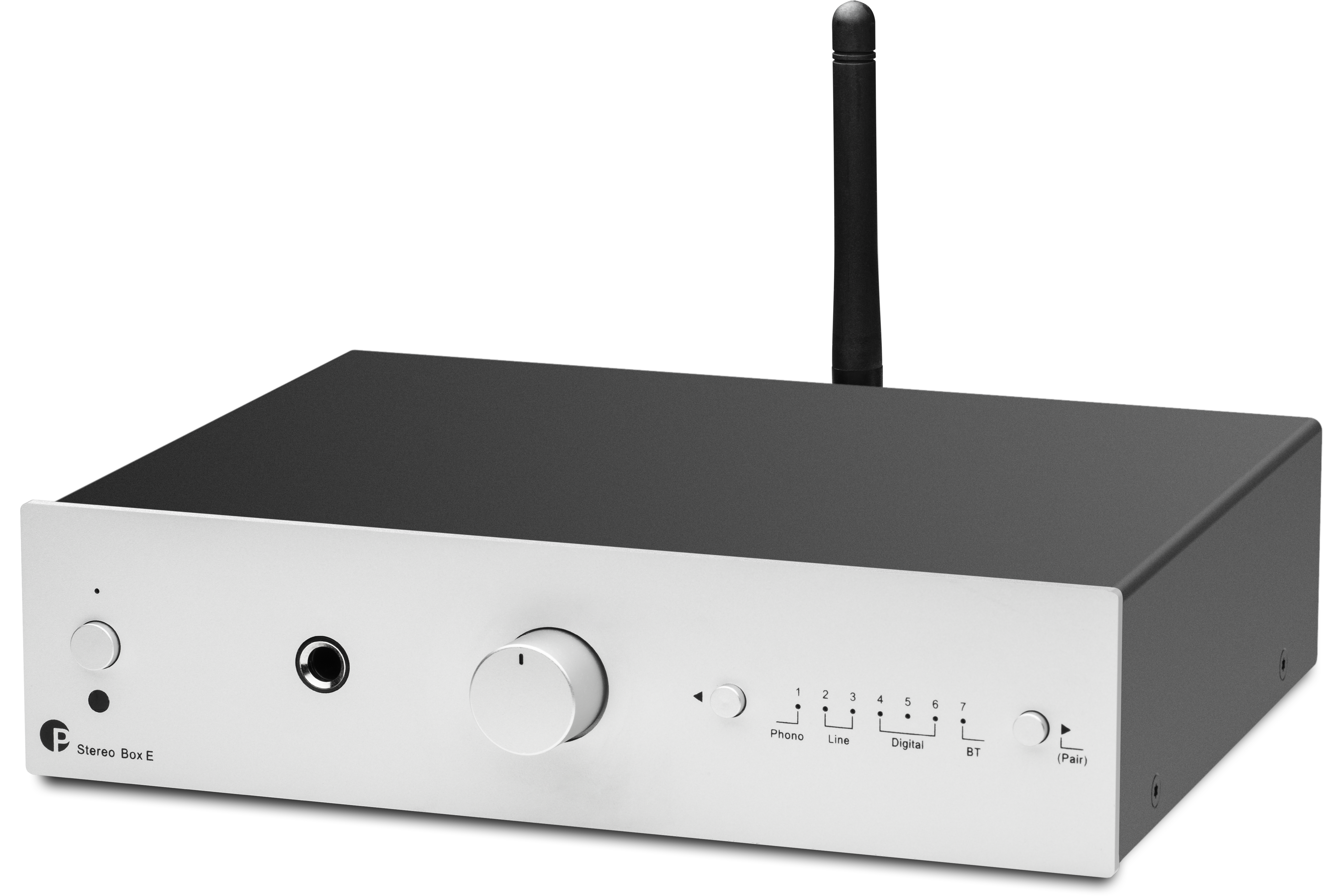 Srebrne urządzenie audio z czarną anteną i białymi elementami sterującymi.