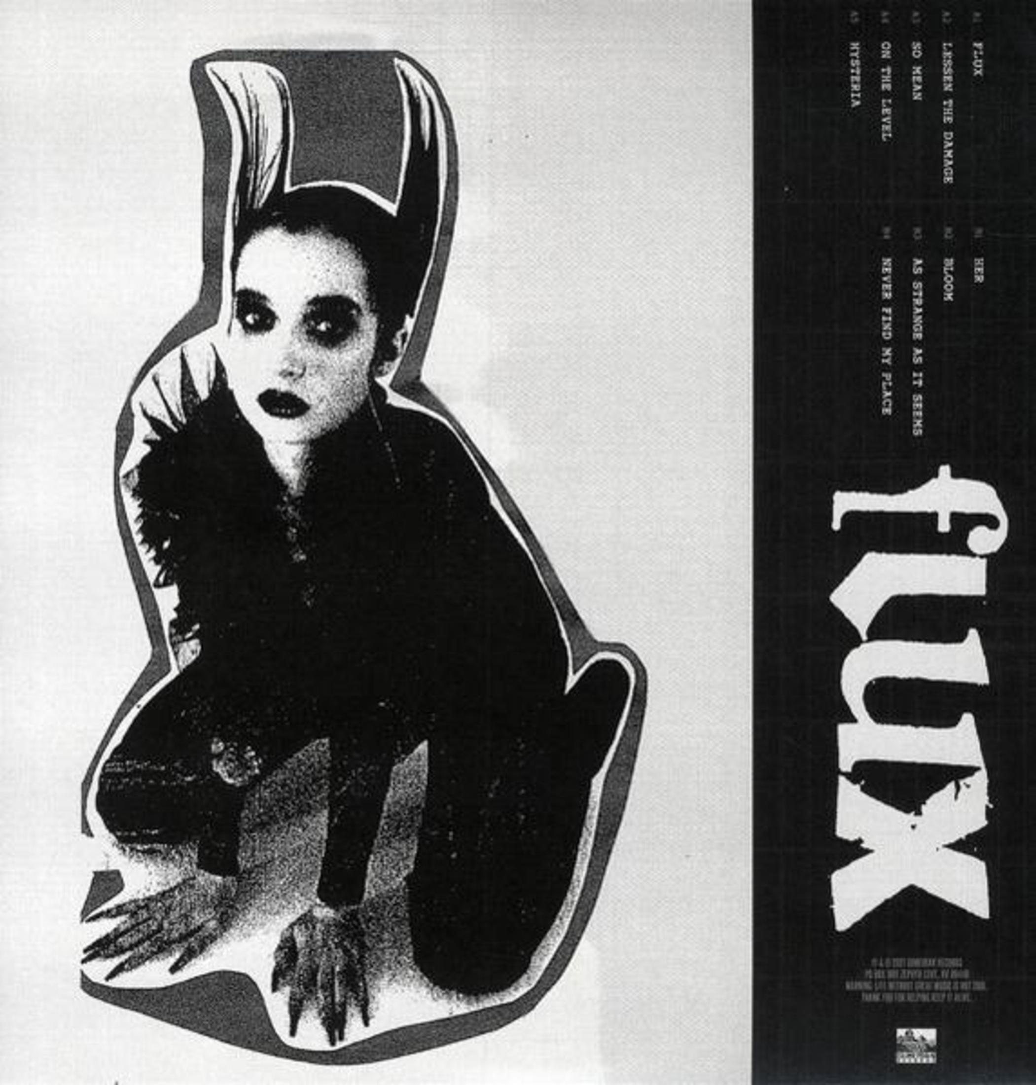 Copertina dell'album con un'immagine in bianco e nero di una donna in un abito simile a un coniglio.