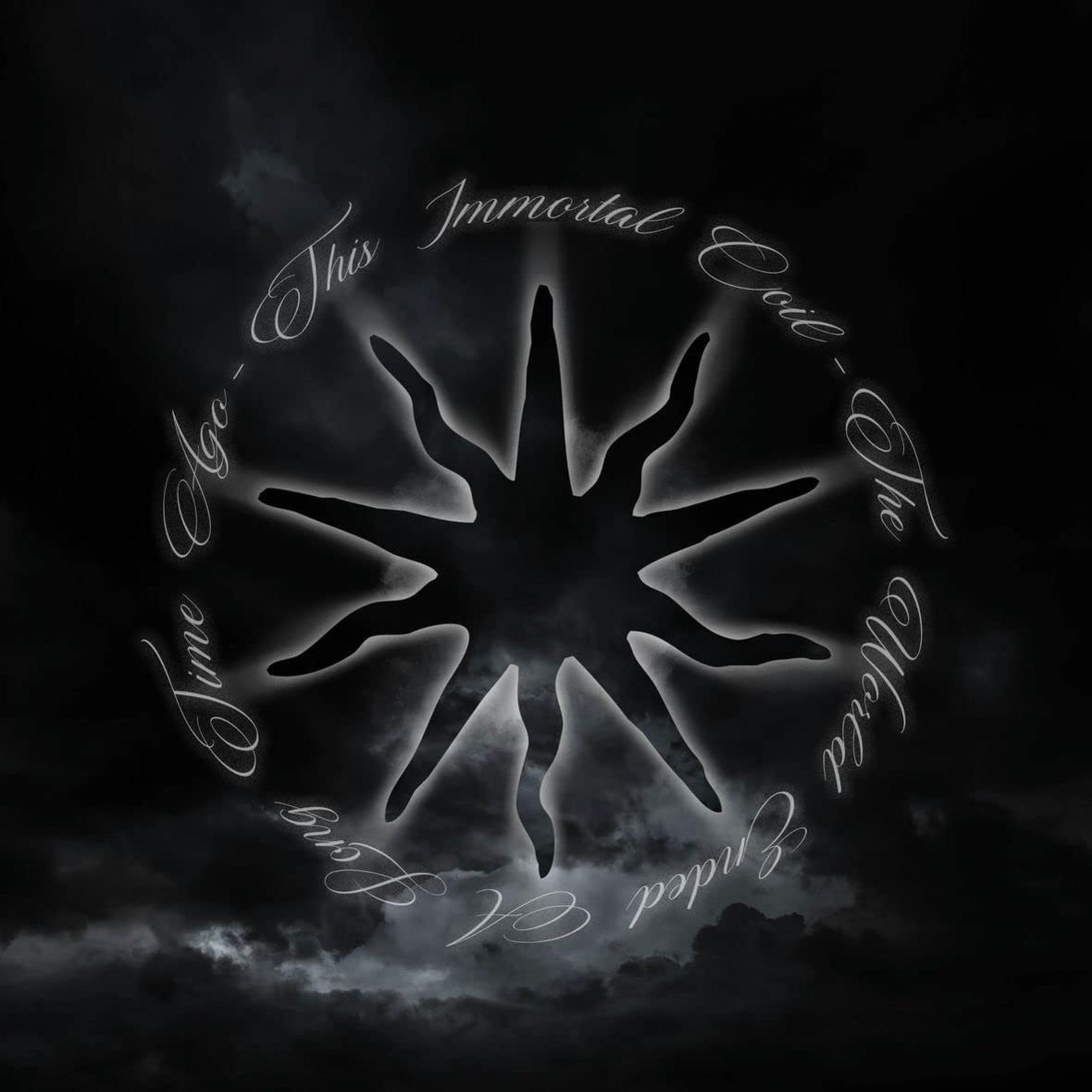 Copertina dell'album con un cielo scuro e nuvoloso. Una forma luminosa al centro con testo corsivo intorno.