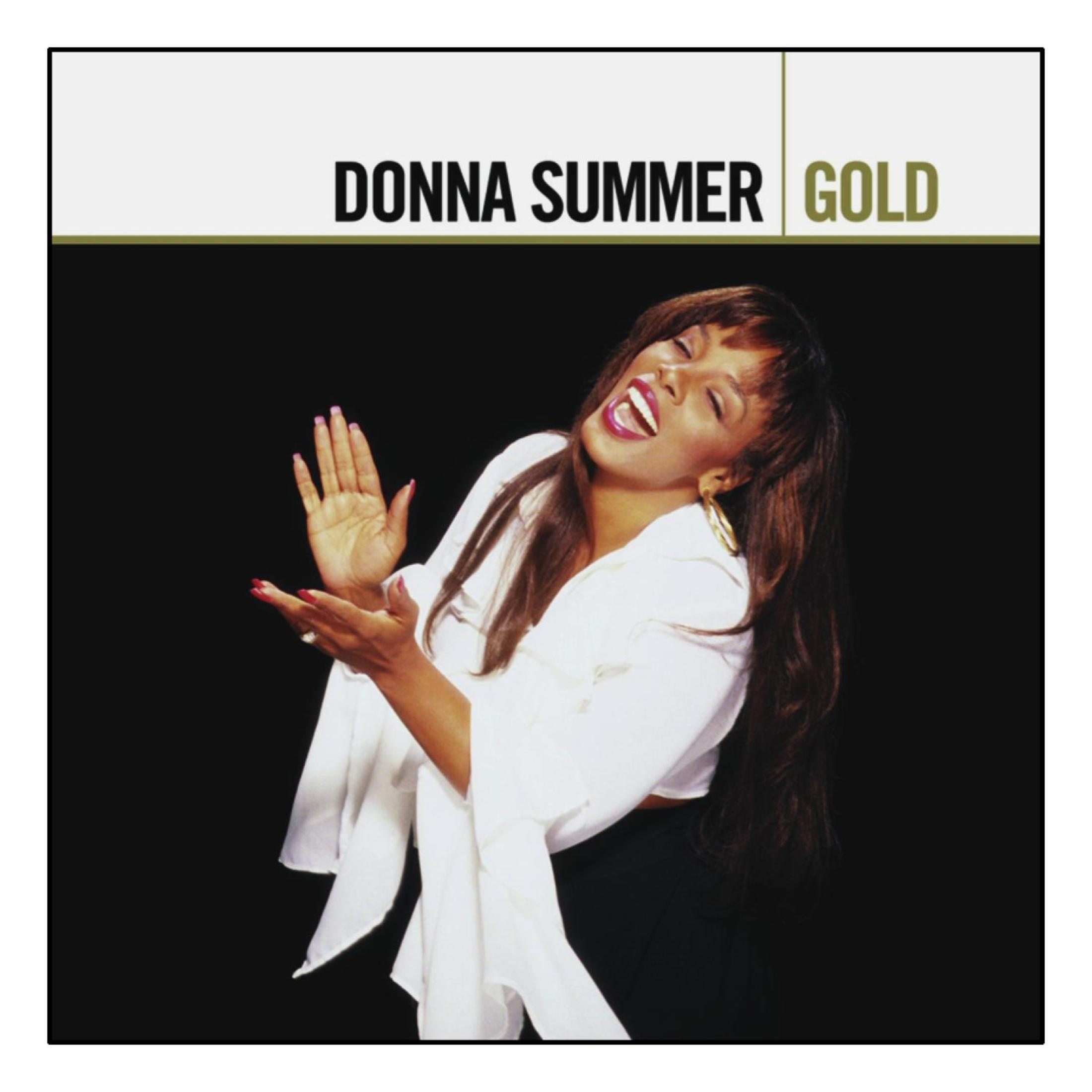 Donna Summer, albumhoes. Ze glimlacht, armen omhoog. Achtergrond zwart, tekst 'Gold'.