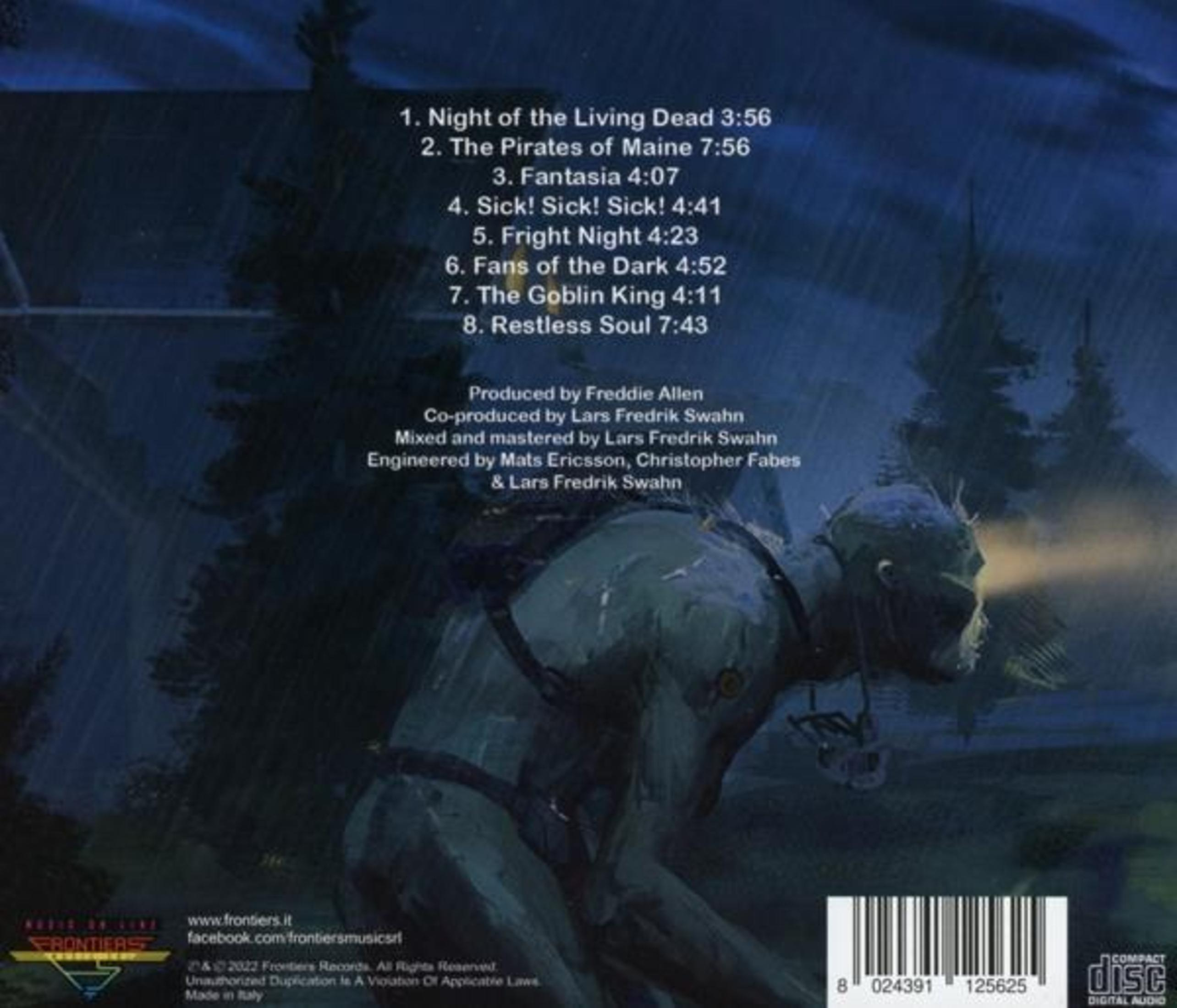Achterkant van een cd met een zombie-afbeelding. Songtitels staan ​​vermeld. Donkere, regenachtige achtergrond.