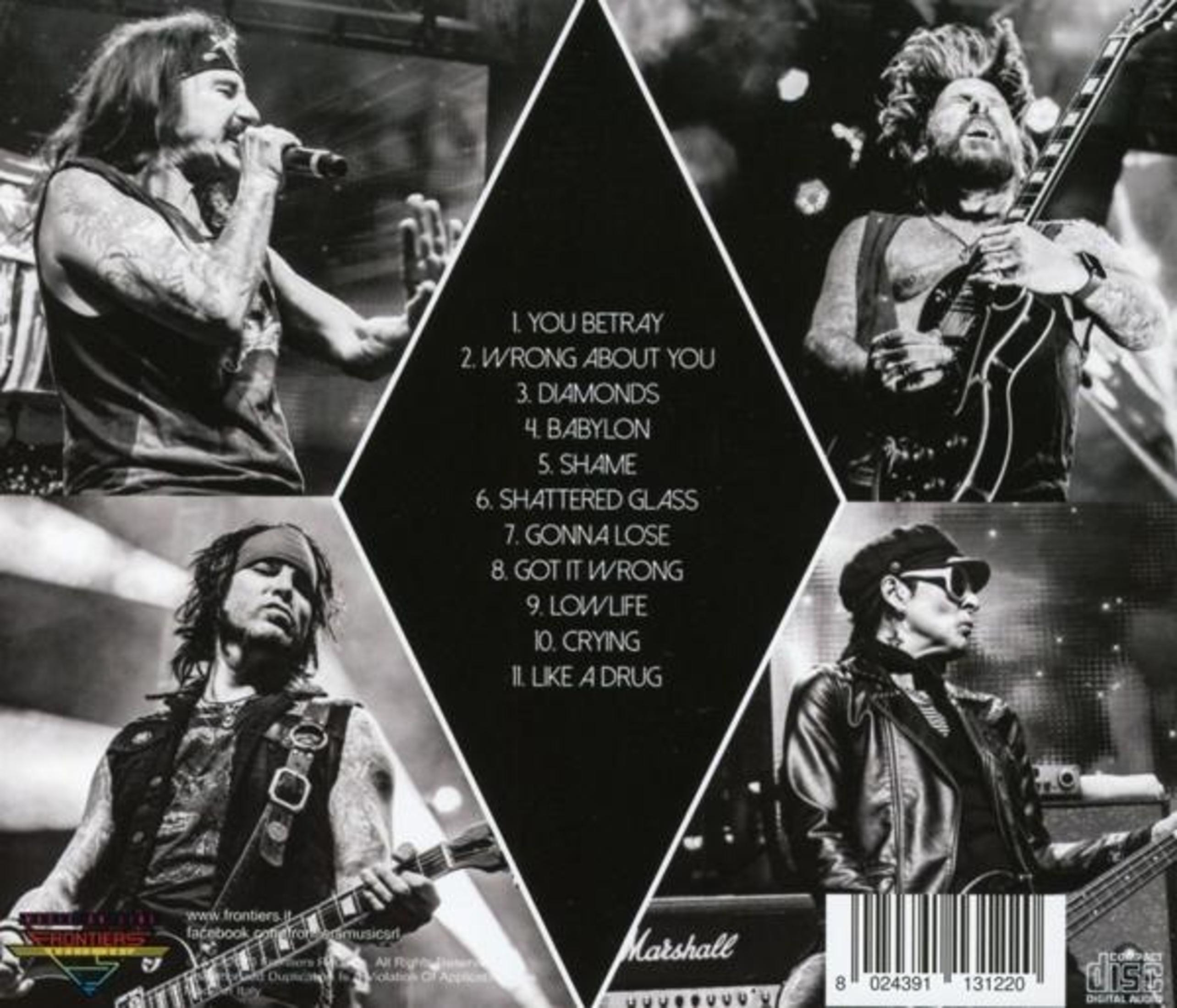 Retro della copertina dell'album: Quattro membri della band si esibiscono sul palco. Sono visibili anche il testo e la tracklist.