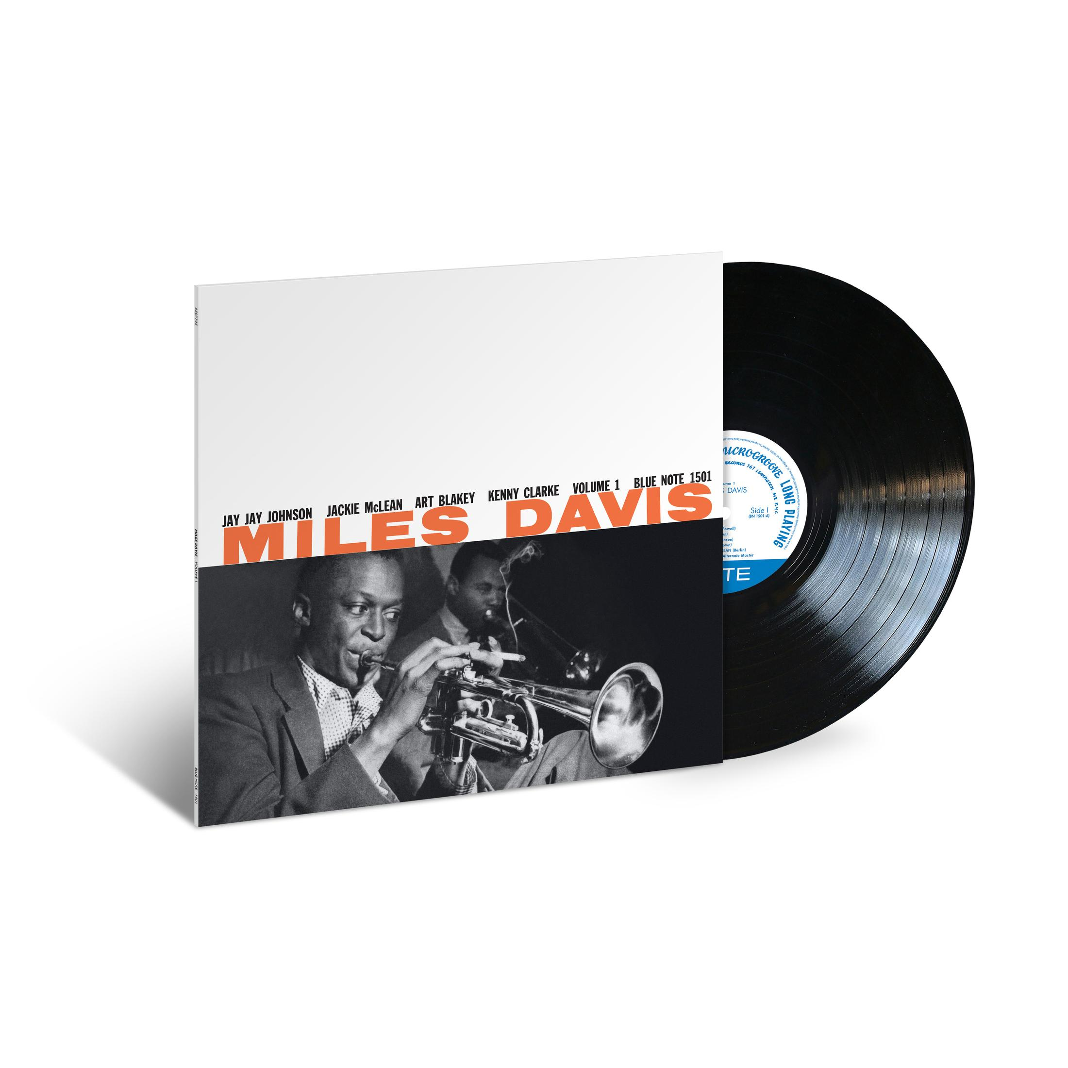 Pochette d'album, Miles Davis, photo en noir et blanc, titre "MILES DAVIS", noms de l'album et des membres du groupe, disque vinyle à droite.
