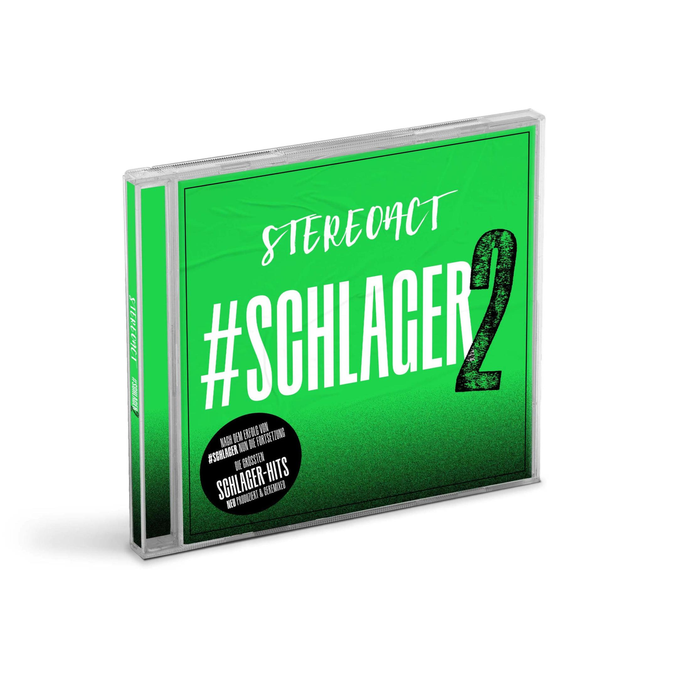 Eine grüne CD-Hülle mit dem Text Stereoact #Schlager 2 und einem schwarzen Aufkleber auf der Vorderseite.