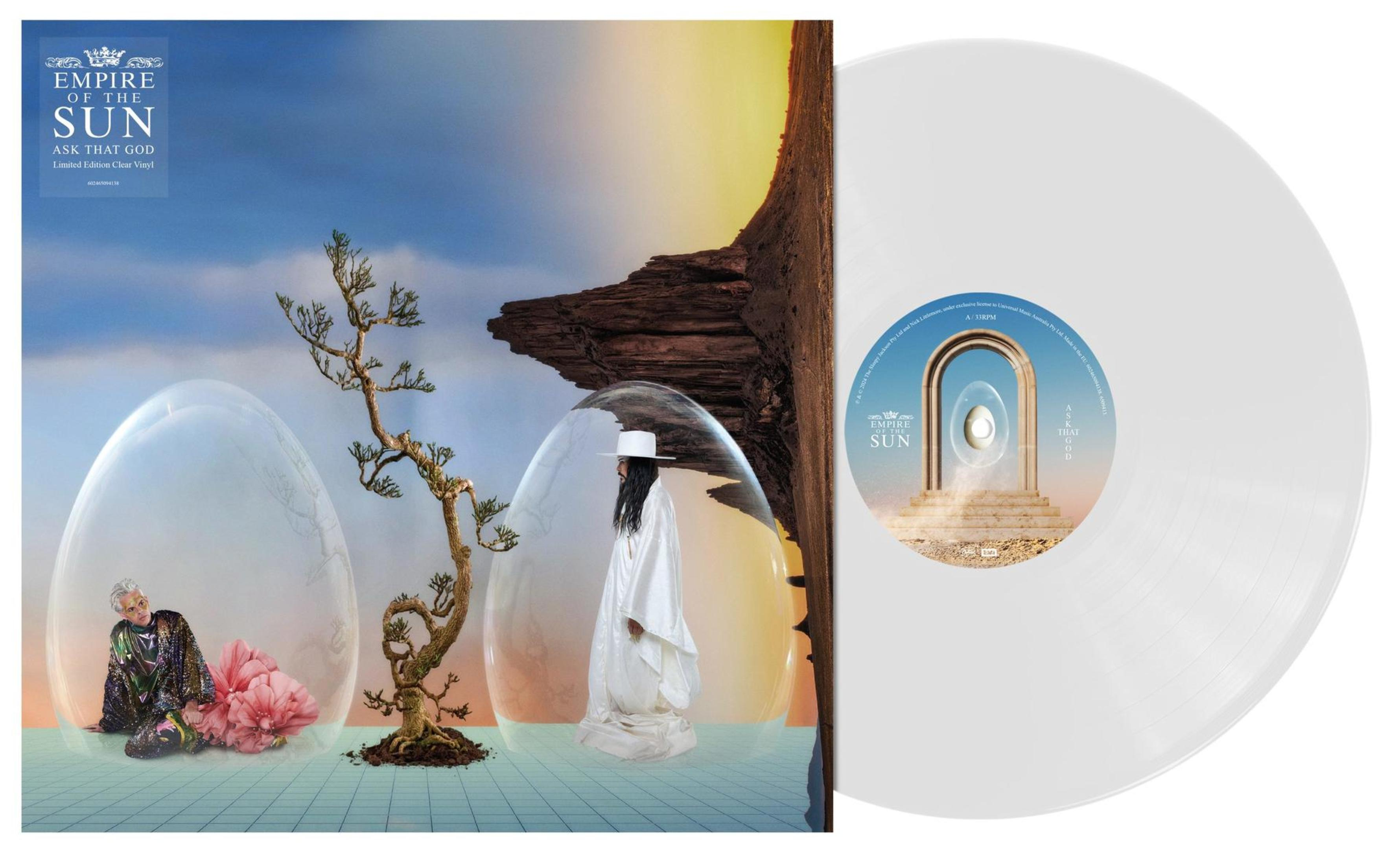 Portada del álbum Empire of the Sun. Dos figuras en esferas de vidrio, un disco de vinilo blanco.