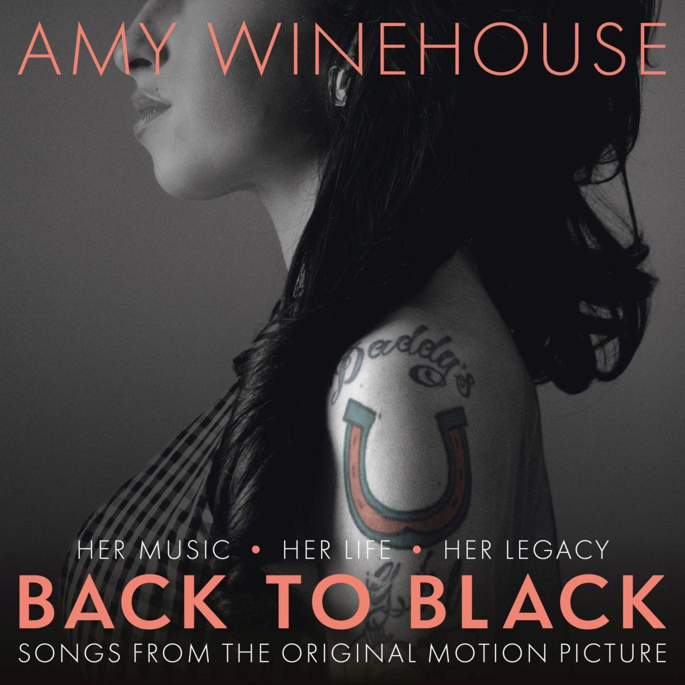 Copertina dell'album di Amy Winehouse, con un tatuaggio sul braccio e il testo 'Back to Black'.