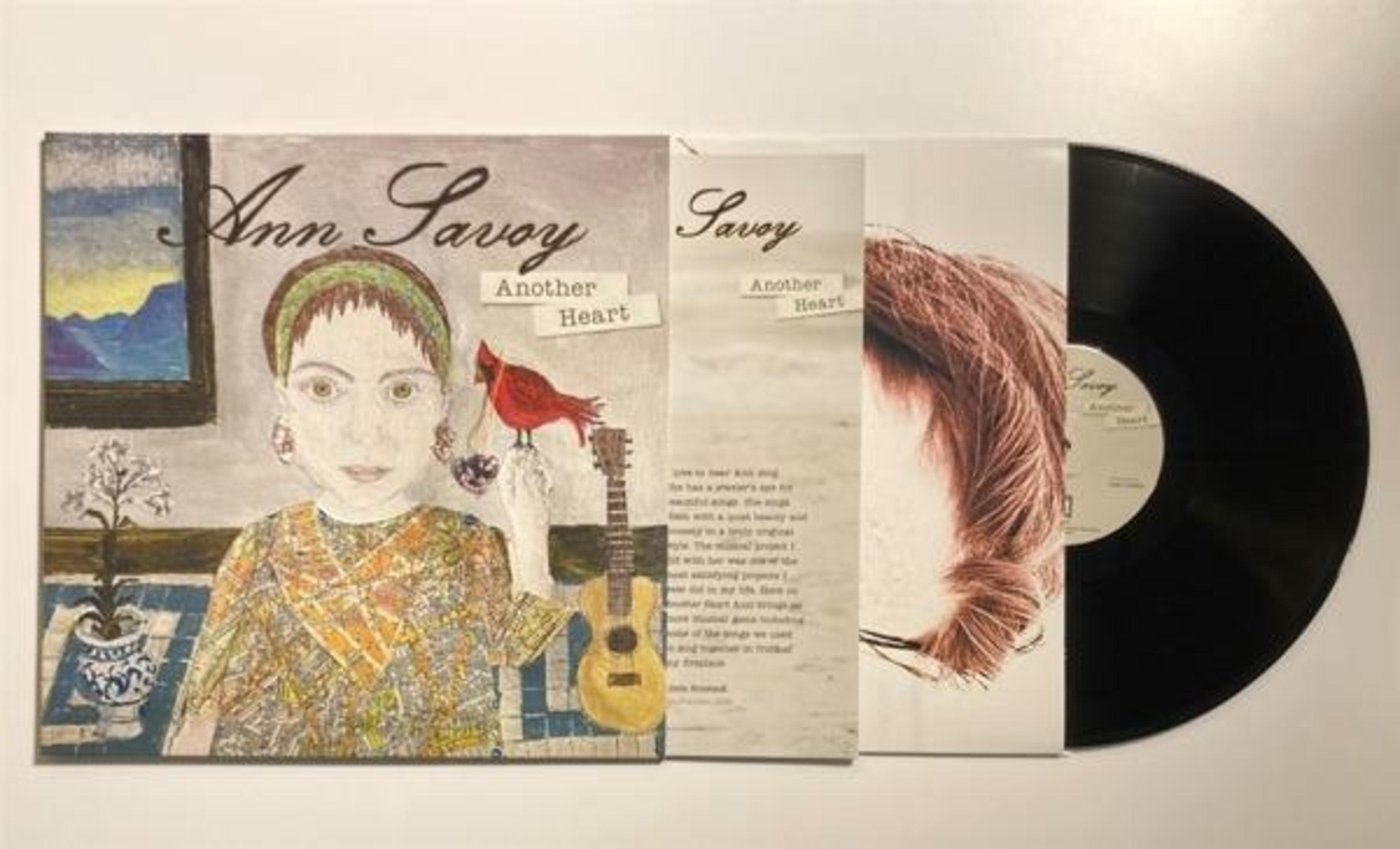 Copertina dell'album di Ann Savoy, con un disegno di una donna e il testo 'Another Heart' e un disco in vinile.