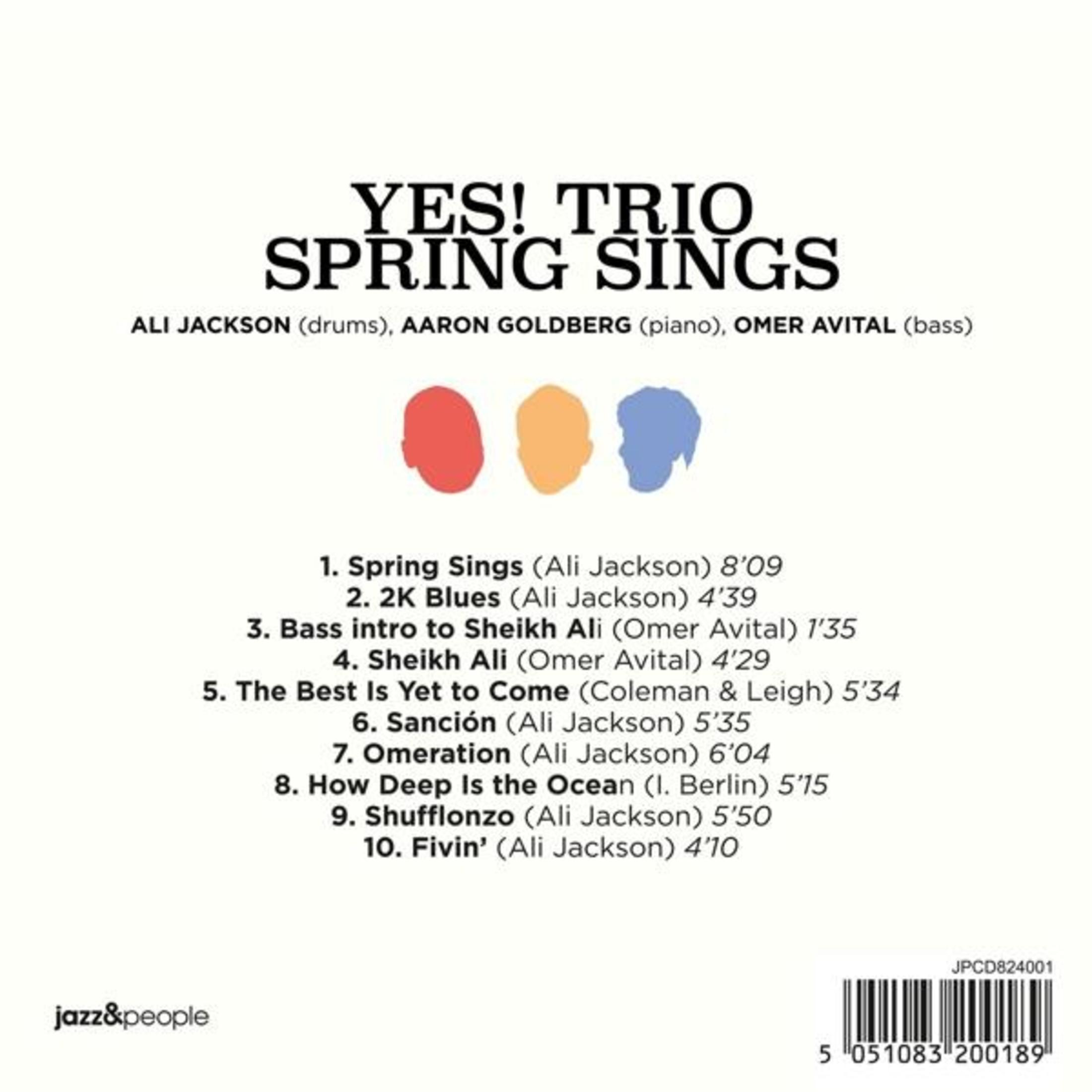 Copertina del CD con tre cerchi colorati e tracklist. Il titolo è 'YES! TRIO SPRING SINGS'.