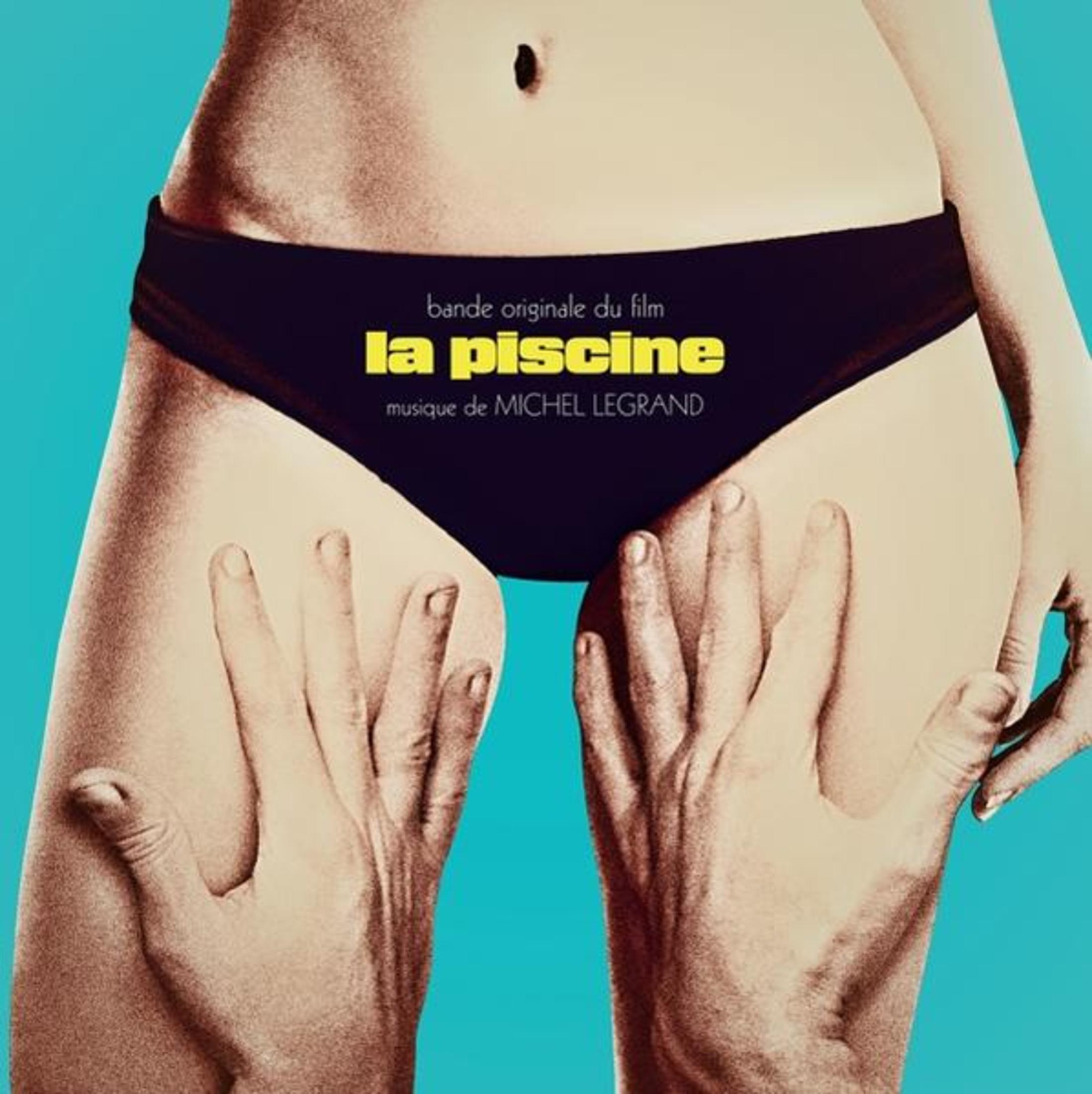 Albumhoes, torso van een vrouw, handen raken haar aan. Tekst: La Piscine.