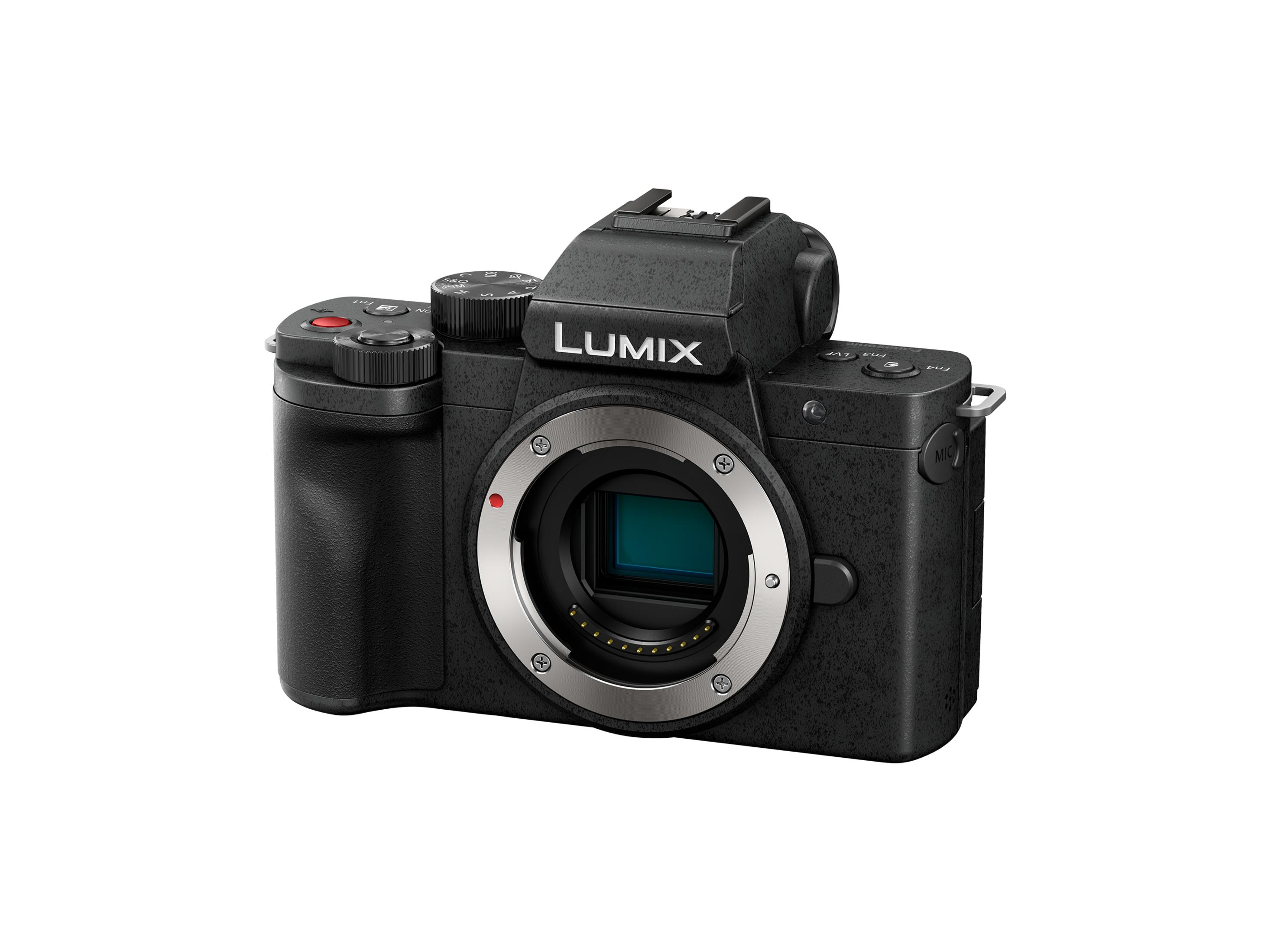 Schwarze Kamera mit Objektiv und Knöpfen. Die Marke LUMIX ist sichtbar.