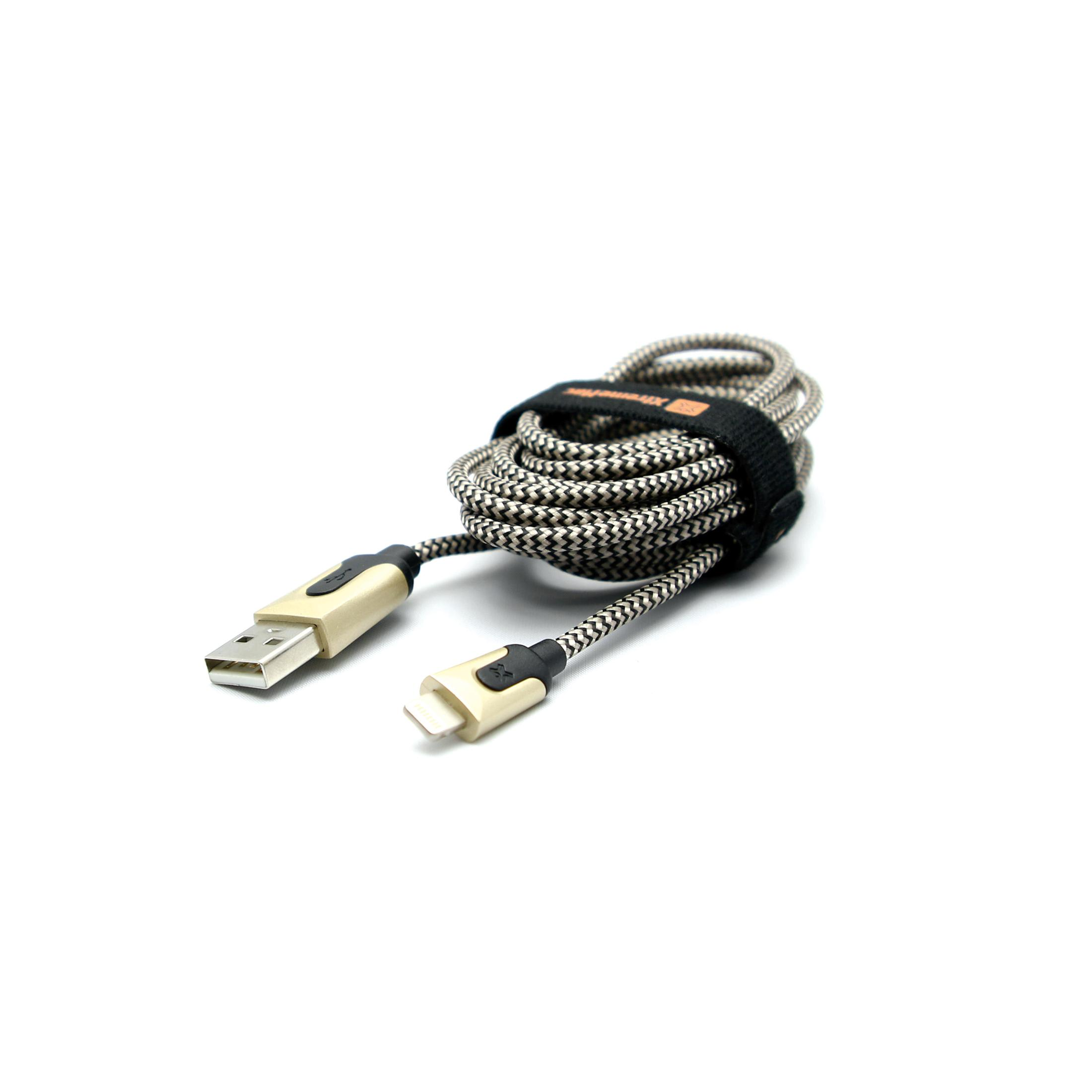 Ein aufgerolltes USB-Ladekabel mit einem schwarz-weiß gemusterten Kabel und beigefarbenen Steckern.
