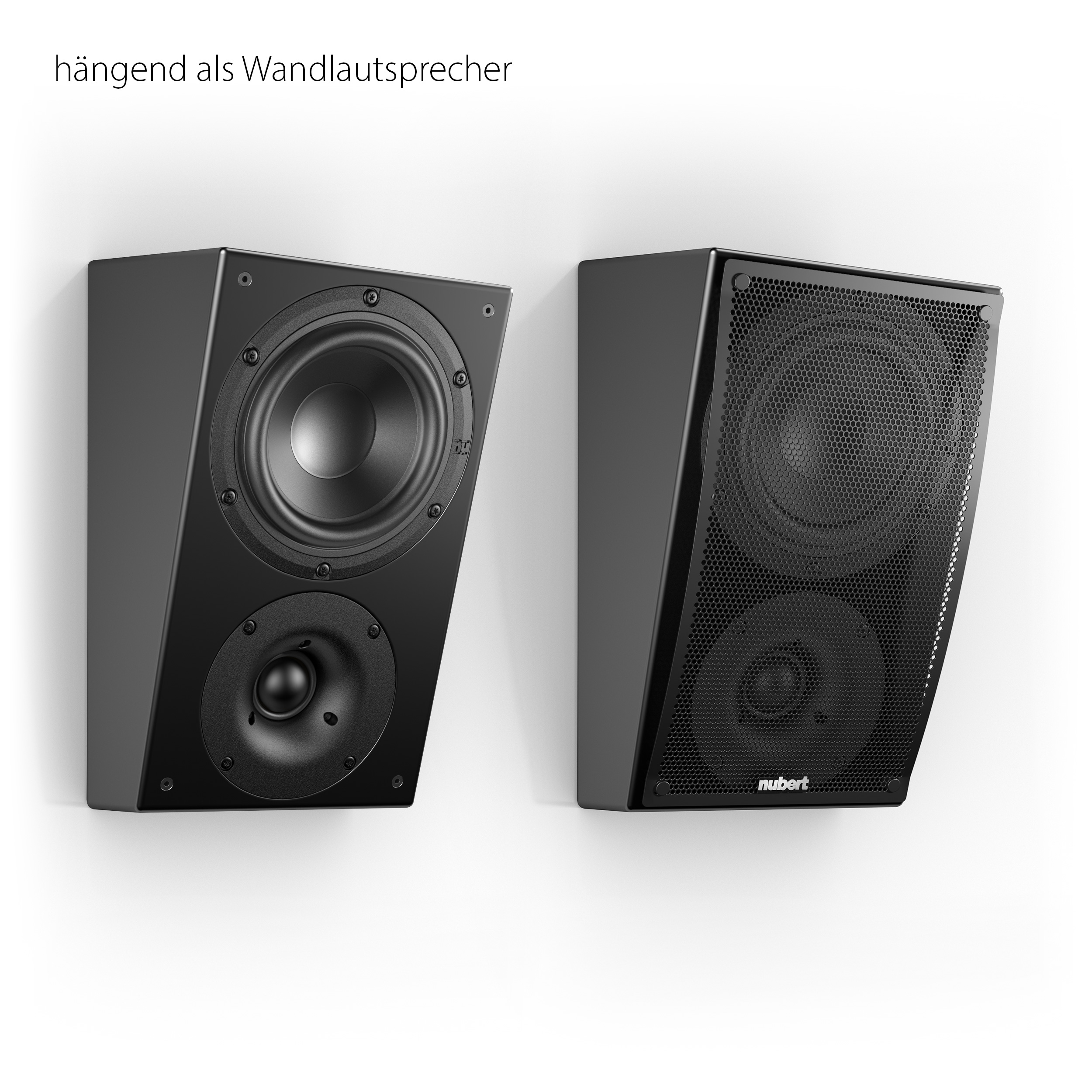 Zwei schwarze Wandlautsprecher. Der linke hat einen offenen Lautsprecher, der rechte eine Netzabdeckung.