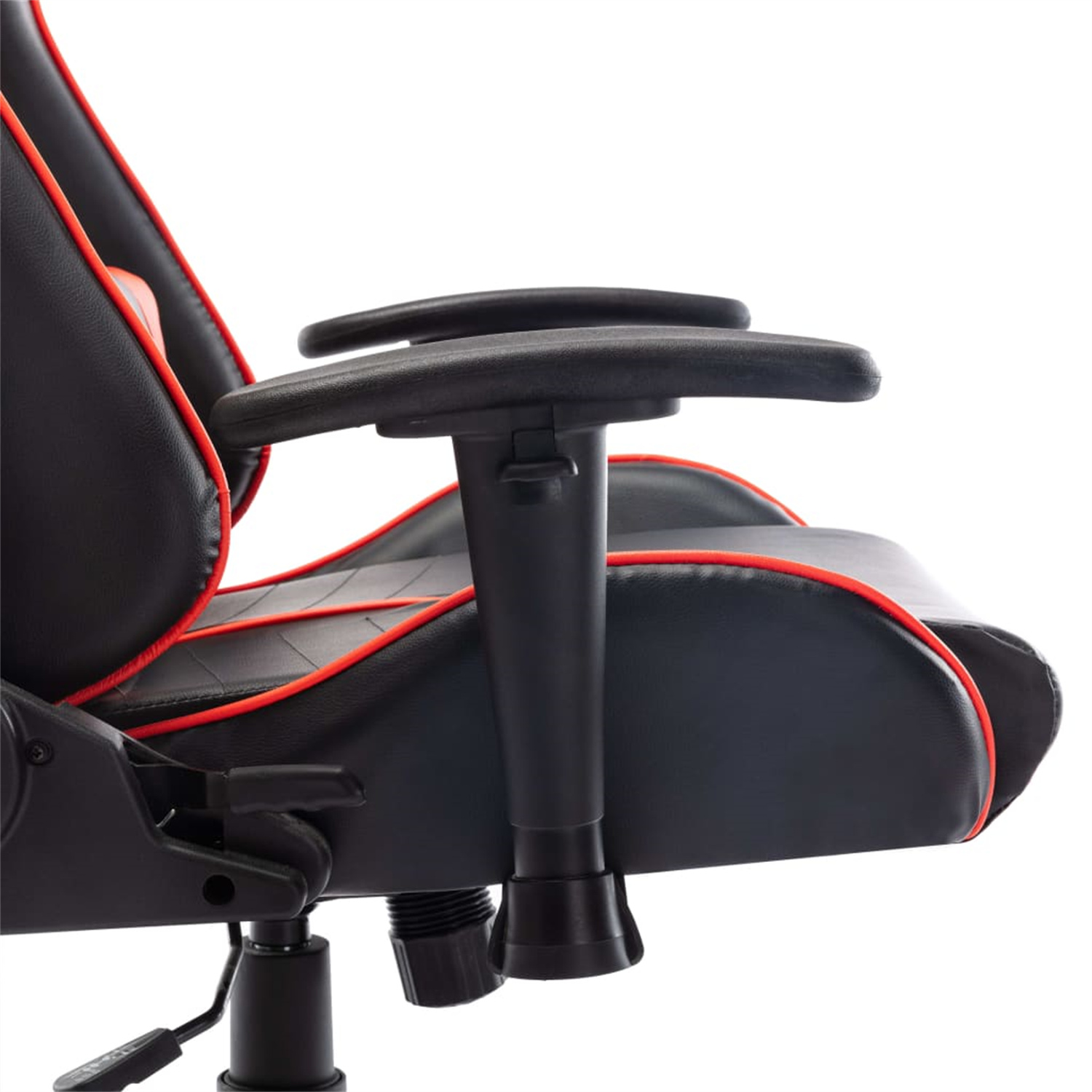 Gaming-Stuhldetails: schwarz mit rotem Rand, Armlehne sichtbar.