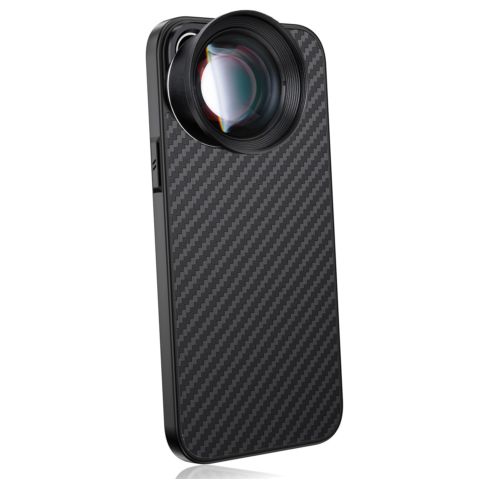 Coque de téléphone noire avec objectif fixé. L'étui a un motif texturé. Fond blanc.