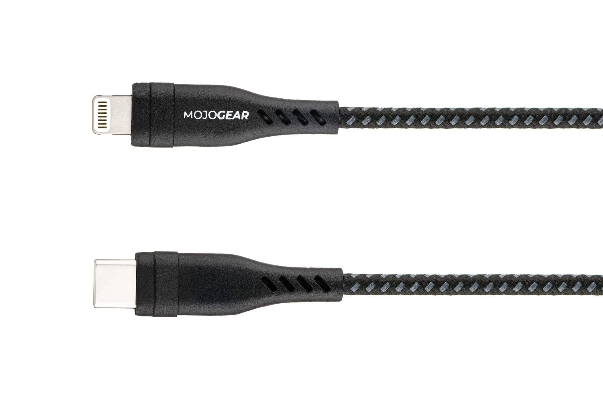 Un câble de charge noir avec la marque MOJO GEAR sur fond blanc.